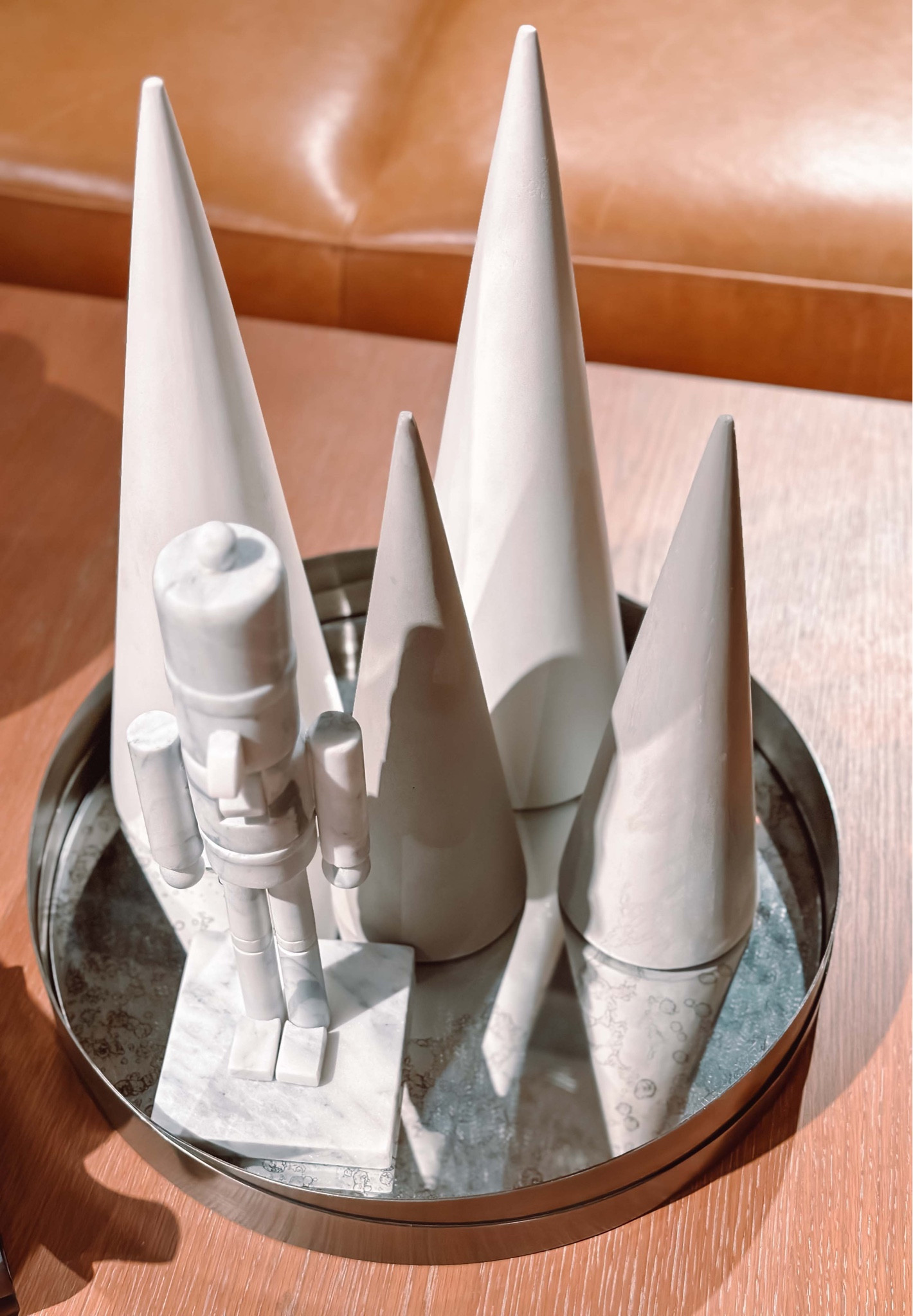 SURREY WHITE CEMENT CHRISTMAS TREE EXTRA-LARGE!! ARABESCATO MARBLE NUTCRACKER SMALL
Modernist merriment that finds itself at home in both indoor and outdoor displays year-round