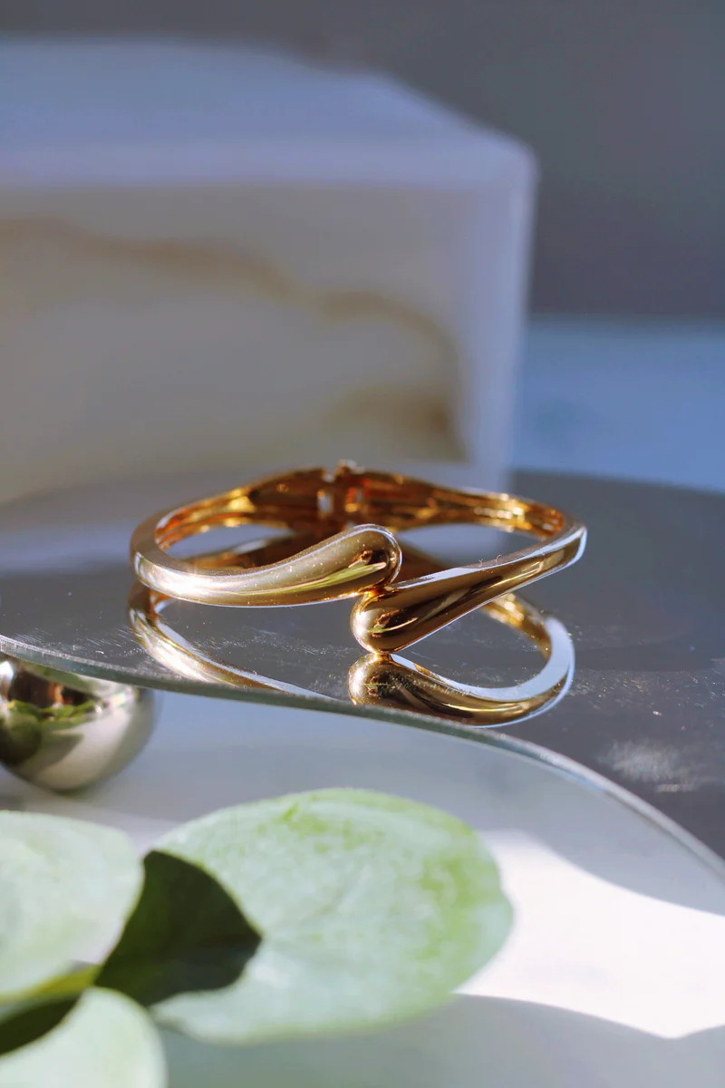 TEARDROP BRACELET IN GOLD (18K GOLD PLATED & WATERPROOF) | raëliv