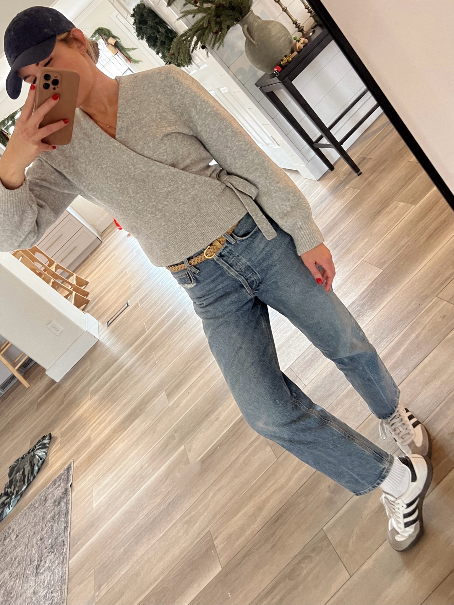 Been living in these AGOLDE 90’s high rise jeans. Dress them up or down with a dad hat and sambas 

#LTKFindsUnder50 #LTKFindsUnder100 #LTKStyleTip