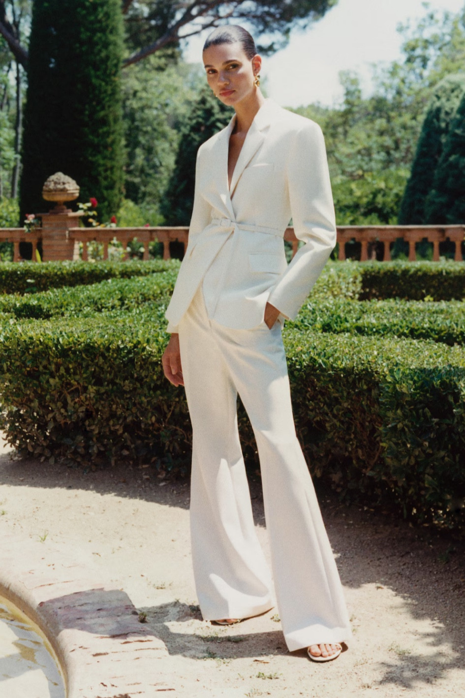 All white 

#LTKWedding #LTKStyleTip