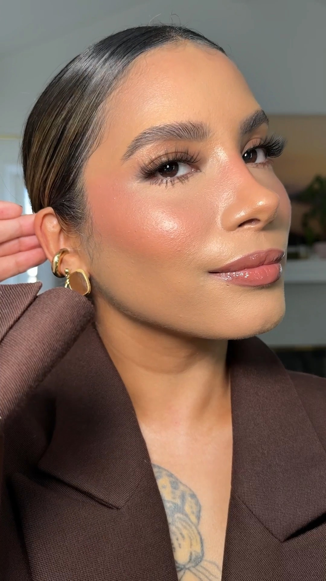 Brown hues ✨💄🤎
Details/shades 
YSL cushion foundation shade MW1
Milk bronzer stick shade Blaze
Armani cream blush shade 4
Charlotte tilbury concealer shade 7 Medium
Kosas Cloud set shade Light Medium
Morphe blush shade Twist (peachy coral)
Makeup by Mario lip liner shade Smokey Pink
YSL gloss shade 04
Fragrance New YSL LIBRE SANTAL COUTURE

#LTKBeauty
