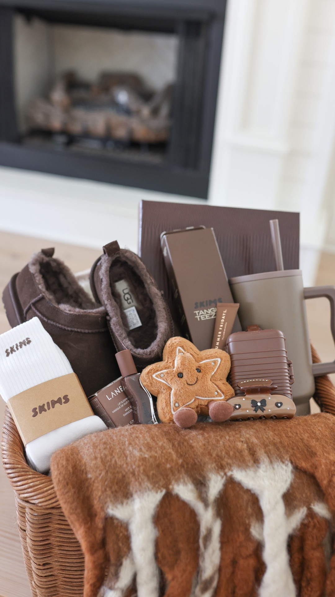 Build a burr basket with me! 

Burr basket, gift ideas, gift guide, gifts for her, gift basket, Ugg slippers, jellycat, skims socks 

#LTKHoliday #LTKGiftGuide #LTKFindsUnder100