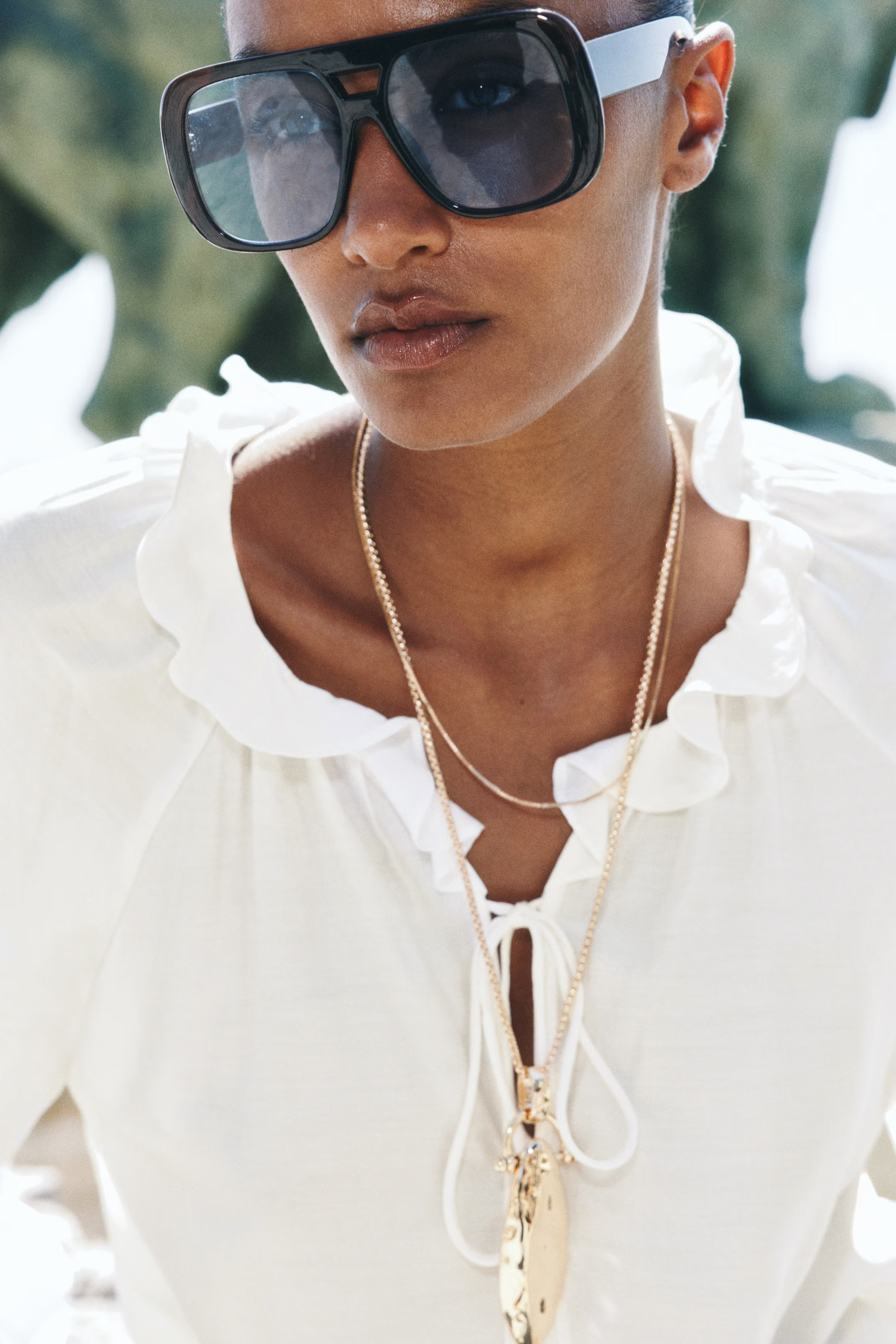 Frill-collar blouse | H&M (UK, MY, IN, SG, PH, TW, HK)