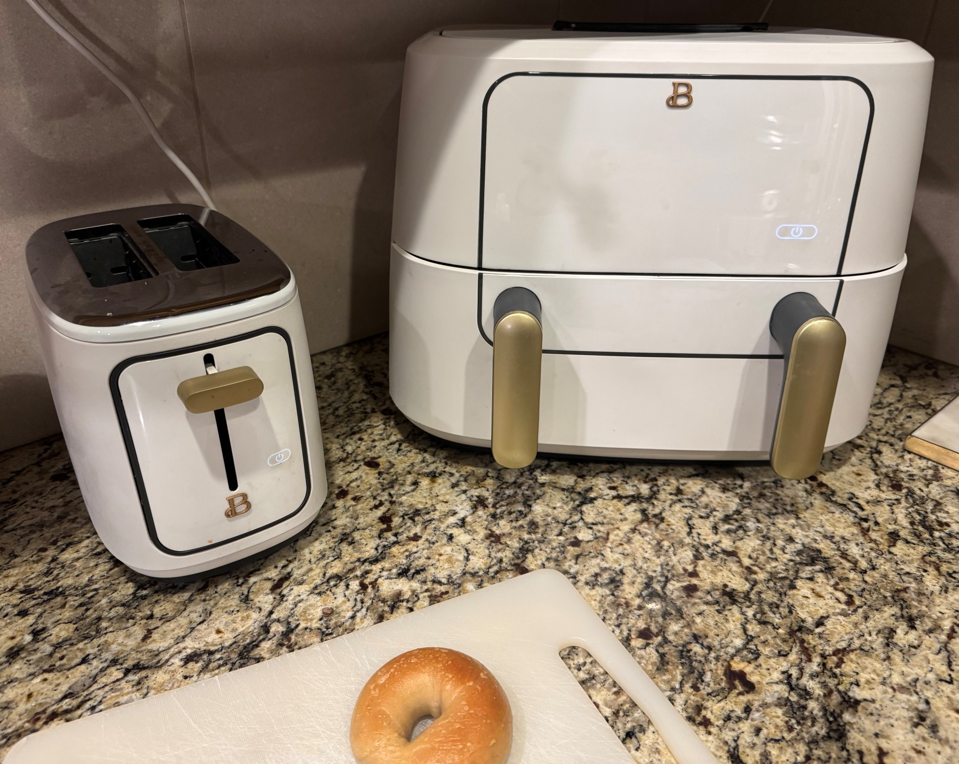 🥯 Middle School Lunch Hack: The Perfect Bagel
The morning rush is real, but at least the kitchen looks good! ✨ Toasting a bagel for the middle schooler’s lunch today in my Beautiful by Drew Barrymore toaster.
I’m still obsessed with that matte finish and gold hardware—it makes "everyday" feel a lot more high-end. It has extra-wide slots, so it actually fits thick bagels without the struggle.
Shop this toaster and my lunch prep favorites below! ☕🛍️
#BeautifulByDrew #MorningRoutine #BagelLover #WalmartFinds #KitchenInspo

#LTKHome #LTKmorningroutine #LTKmomlife