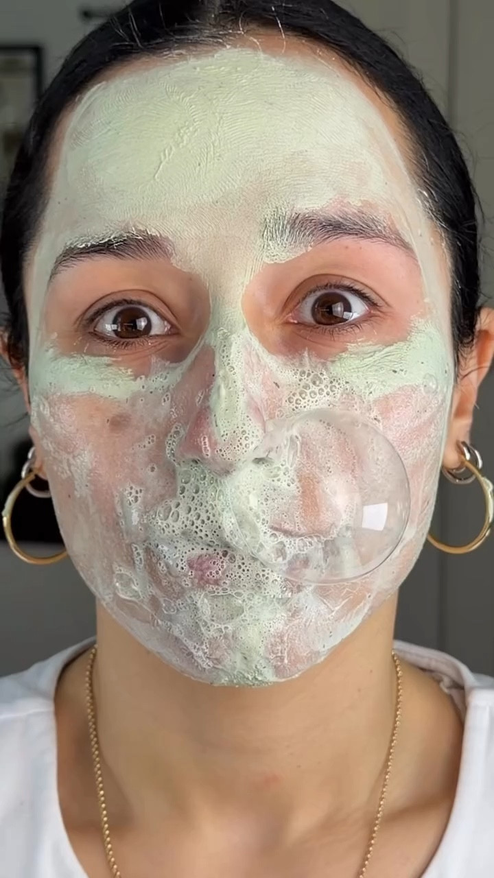 🍅🌿

deeply cleans, refreshes, and leaves my skin looking alive

✅ not stripped, just juicy, balanced and glowing.

@fully_global 

#cardibgreenmask #poremask #maskcleanser #greentomatocleanser