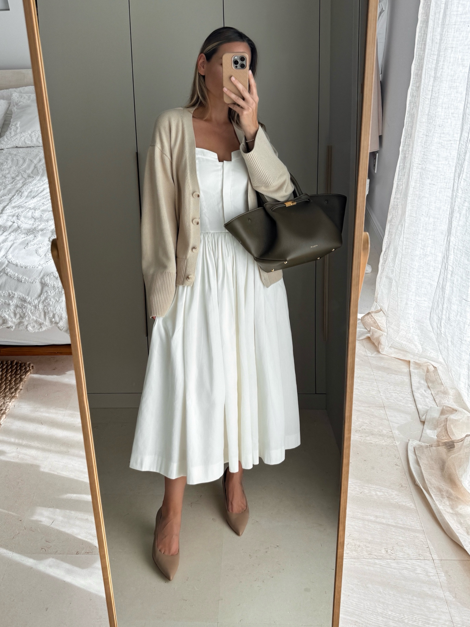 Summer neutrals 🤍🐚
Dress is from Rebecca Taylor!
https://go.shopmy.us/p-5755651