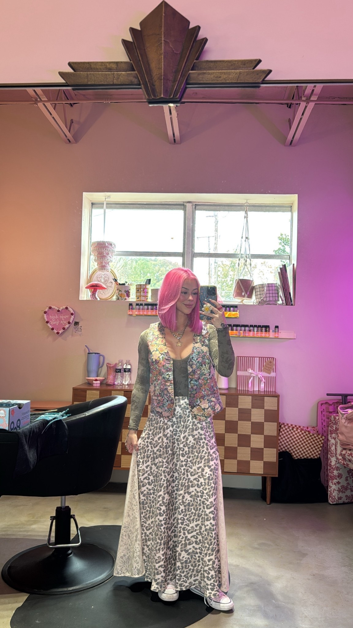 this skirt is everything 👌🏻 soft, flowy, and not see through!!
Vest is vintage 🫶🏻