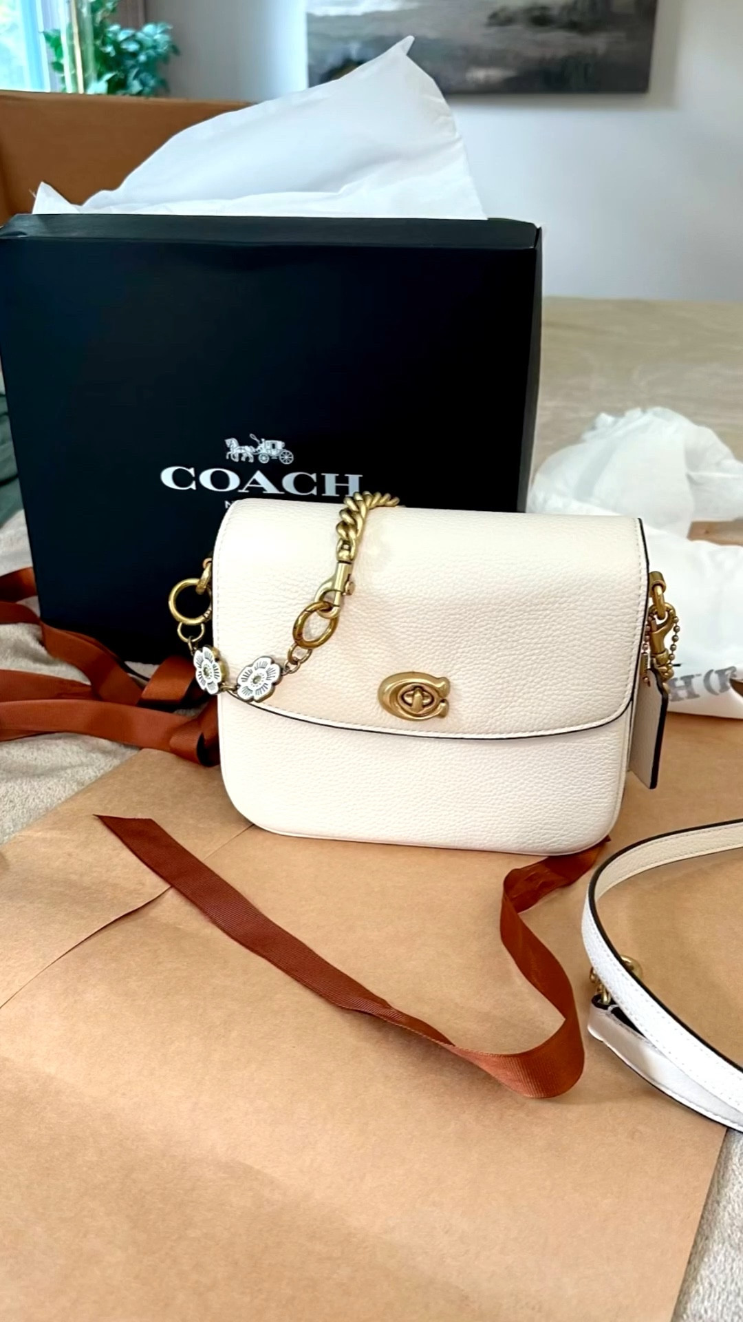 I’ve been eyeing this beauty for a while, so when I spotted her in-store, I had her gift-boxed just so I could share the full unboxing moment with you. ✨
Meet my newest love — the Coach Cassie 19 Crossbody. 🤍
Understated elegance. Quiet, timeless luxury. Three interchangeable straps, the iconic turnlock closure, and a minimalist style that will stay chic forever.


#LTKStyleTip