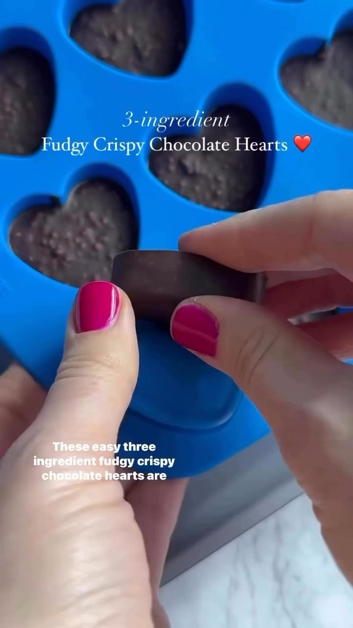 Fudgy crispy chocolate hearts and everything you need to make them ♥️ 