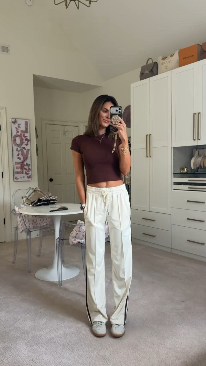Recent travel outfit 🤎 all from Amazon! Wearing size XS in the top and size small 32 in seam in the pants!

fall outfits women, Amazon fashion, track pants, chocolate brown, Katy Harrell

#LTKootd #LTKTravel