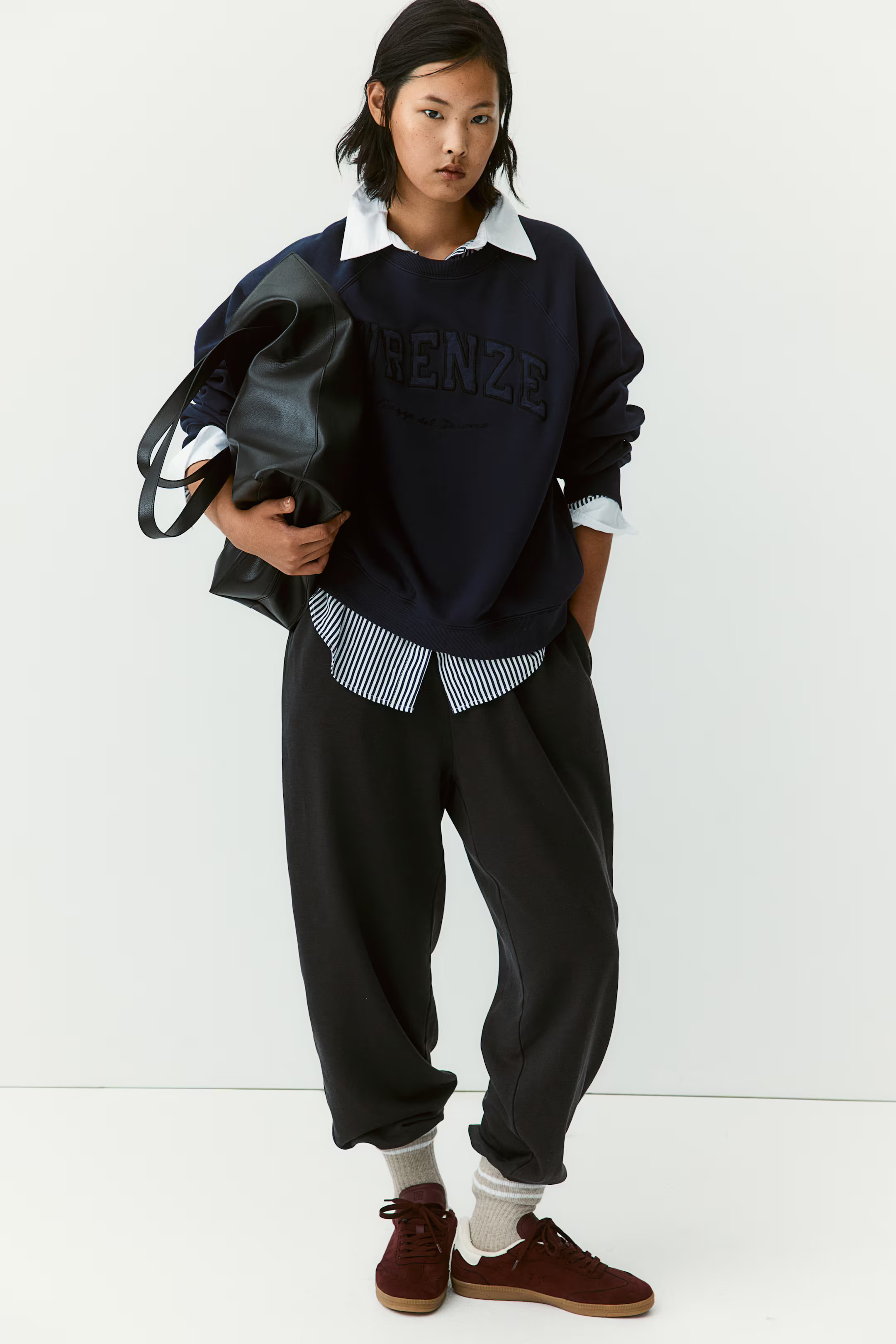 Raglan-sleeved Sweatshirt - Navy blue/Firenze - Ladies | H&M US | H&M (US + CA)