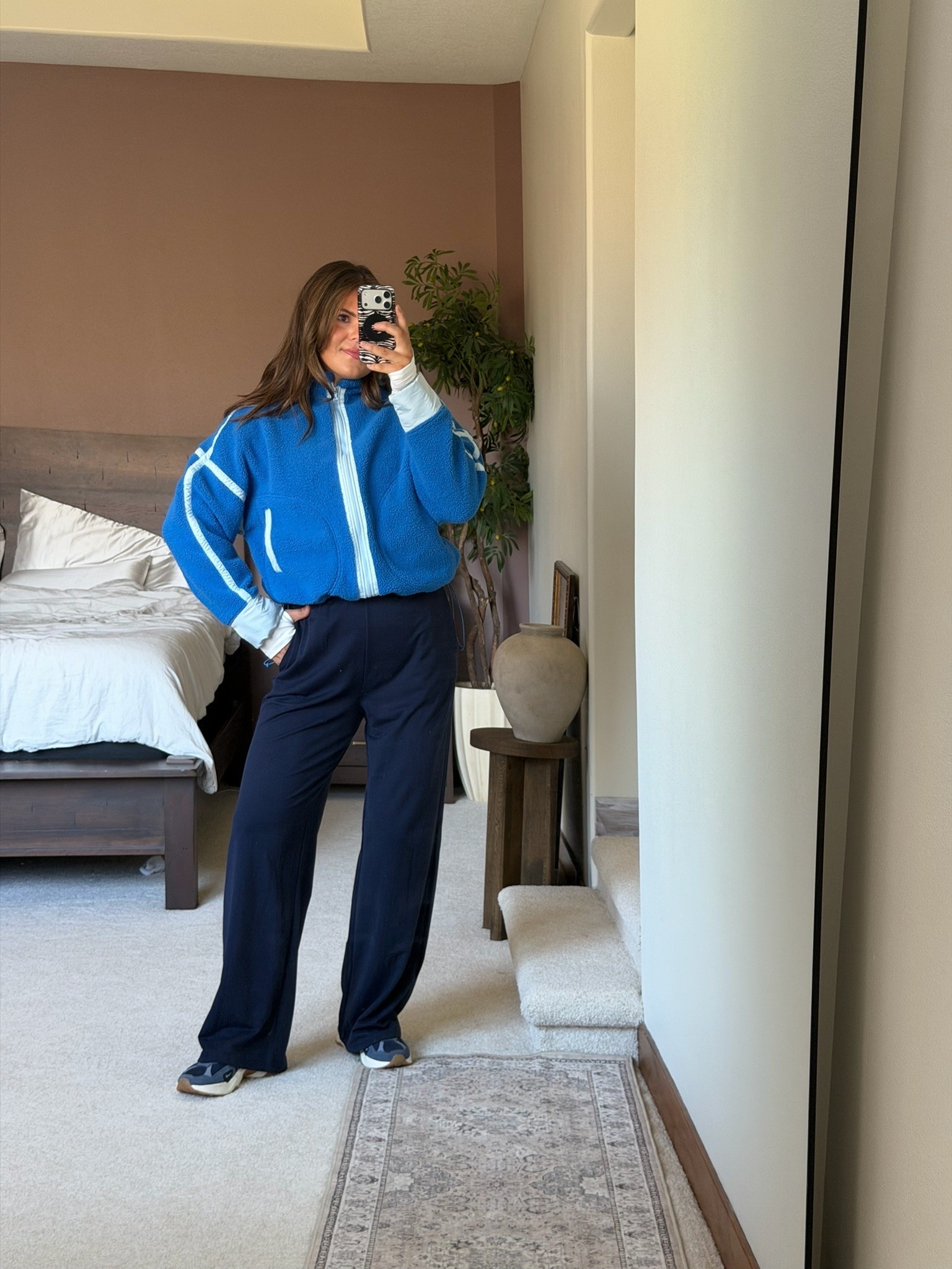Comfy fall outfit for sports moms or the busy girl on the go.

#fall #midsize fall outfit, midsize, mom style, affordable outfit, size 12, size 14