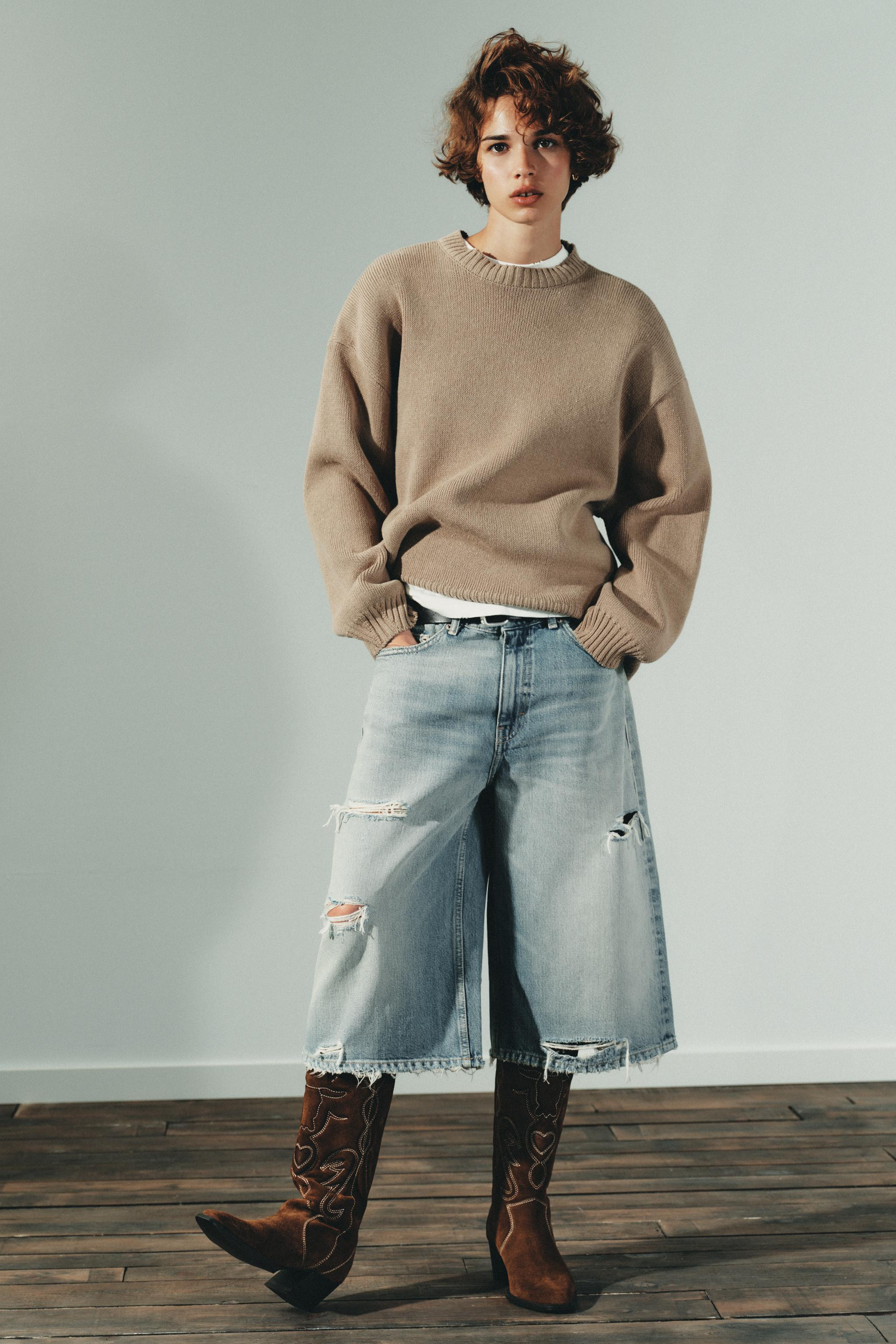 OVERSIZED KNIT SWEATER35.99 GBPLight beige | 6236/112/746Put it in your basketAddLoose-fitting pl... | Zara UK