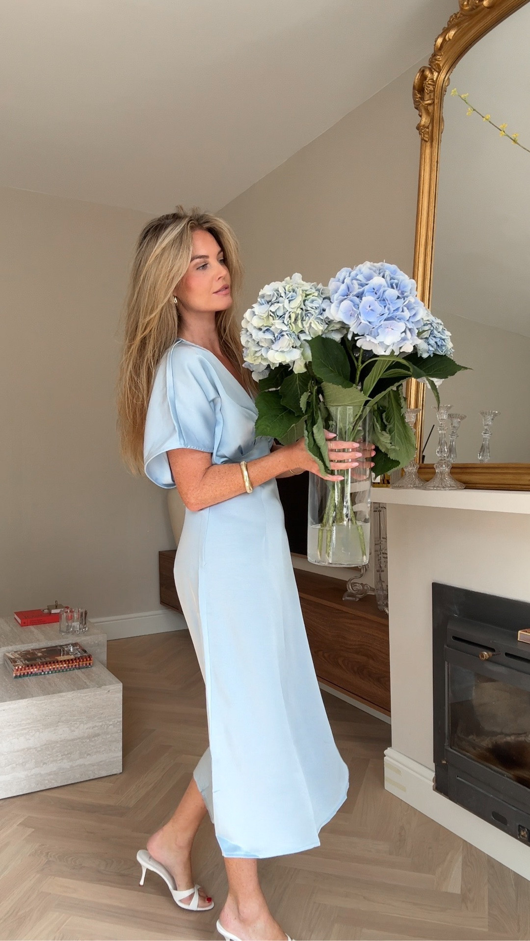 Three elegant dresses you'll be wearing on repeat this summer 🩵
 
Whether you're heading out for brunch, exploring a new city or enjoying a summer dinner, these are the kind of dresses you'll keep reaching for all season long ✨

Shop your complete @bonprix outfit with 15% off using code ‘15layla’ at checkout* | Ad

*Valid from August 12th to including August 14th, 2026; 15% off everything; redeemable once per customer; valid in NL app & webshop

bonprix, summer outfits, ltk summer, europe summer, long dresses, blue summer dress, romantic summer dress, wedding guest dress, euro summer, maxi dress, midi dress

#bonprix #summerdress #summerootd #summeroutfit #elegantdresses #elegantoutfit

#LTKnederlands #LTKeurope #LTKsummer