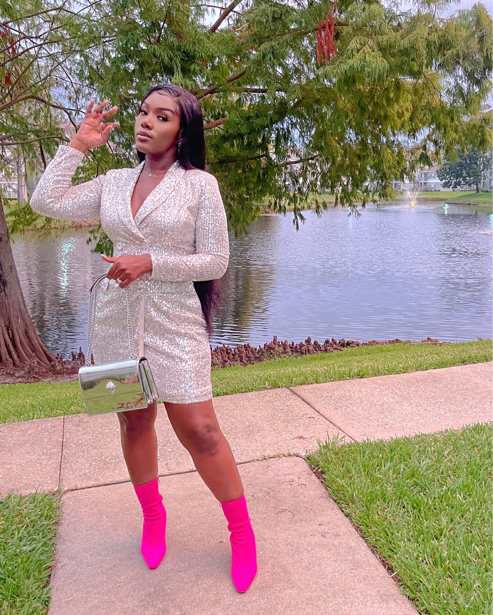 Silver & Hot Pink, on my way to a fashion show. My Steve madden boots made a statement but do did my purse 💕