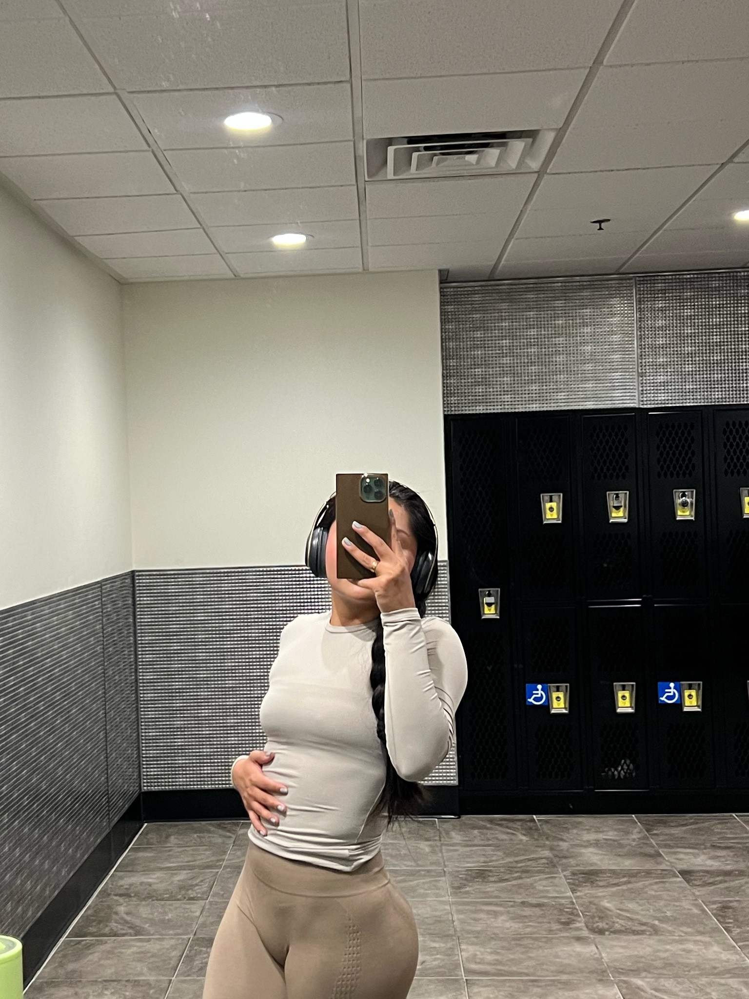 long sleeve microfiber top beige xs 

#LTKActive #LTKWorkwear #LTKFitness