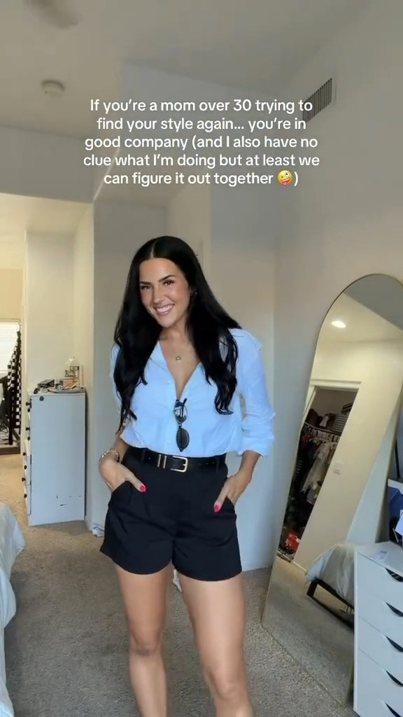 Do I know what my style is yet?? Not really. 🤪 but I’m having a lot of fun experimenting 😎💅🏼 There are no rules to fashion so just wear what makes you feel happy and hawtttt 🔥😉💋 

Here’s to finding our style together and being brave enough to try new things after spending years in leggings and old tees. 🤪

#realmomlife #momstyle #millennialmom #momsover30