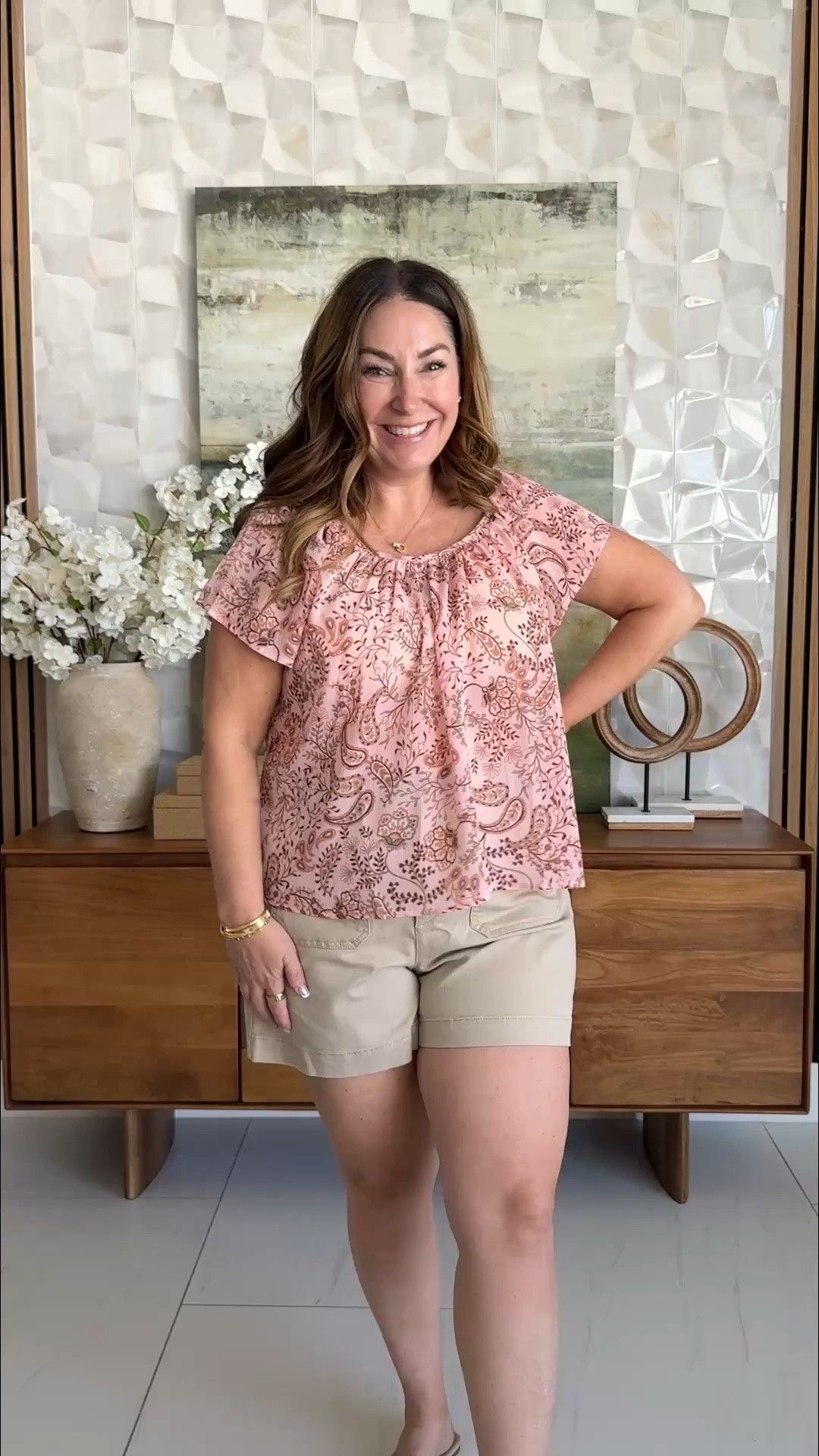 @Loft lightweight blouse with Palmer kaki shorts

📏 Sizing: Top tts, L | Shorts tts, 12

#LTKSaleAlert #LTKmomlife #LTKOver40