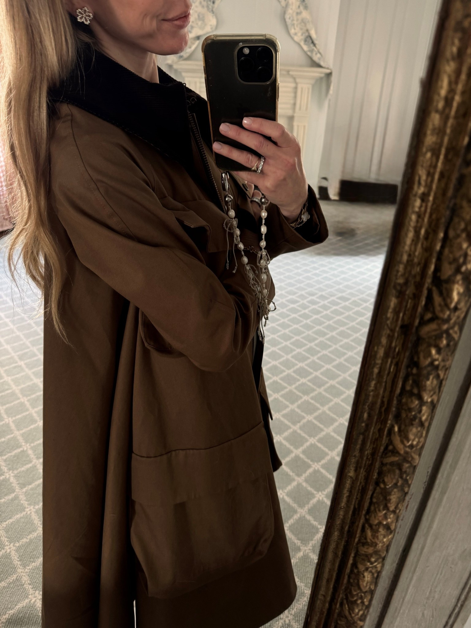 Trench is 20% off! In XS. It is the outfit ;) 