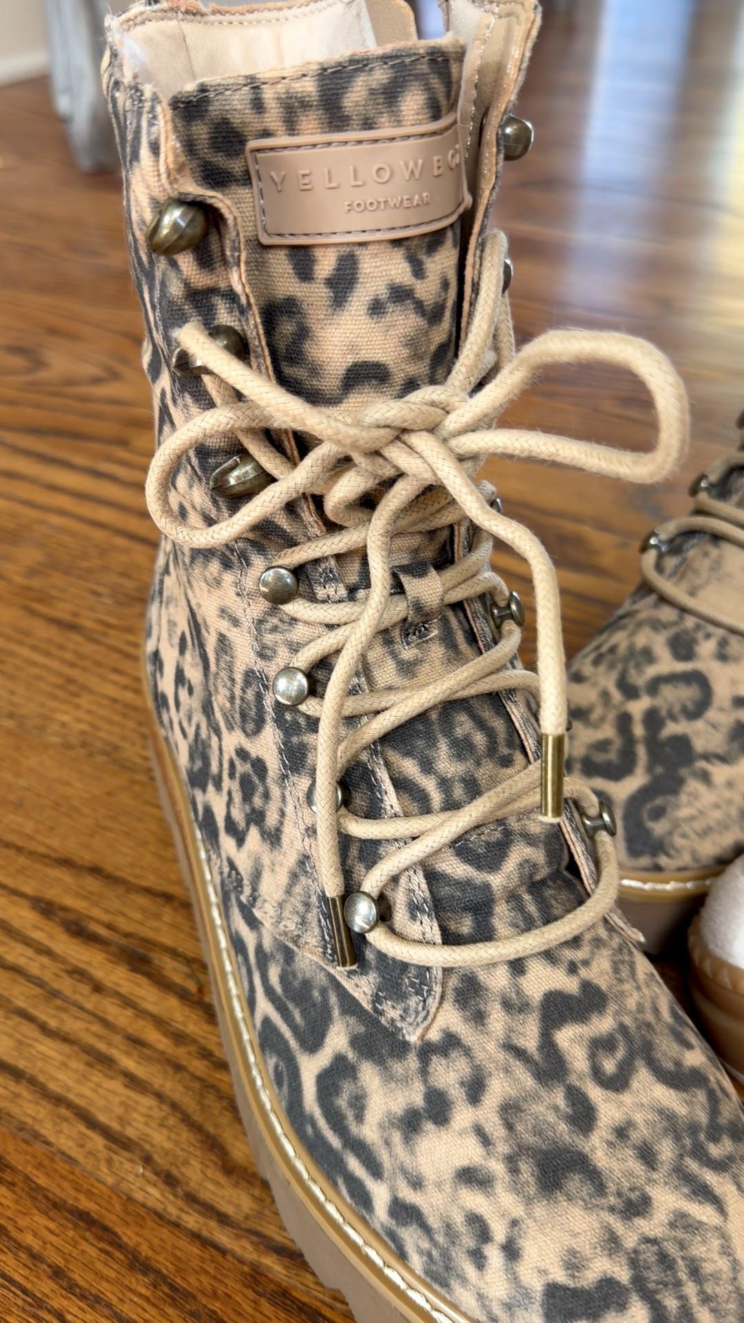 Adorable haul from @yellowbox love these shoes! 

20% off for limited time with code:25DEC20 *FREE gift with purchase of sneakers 