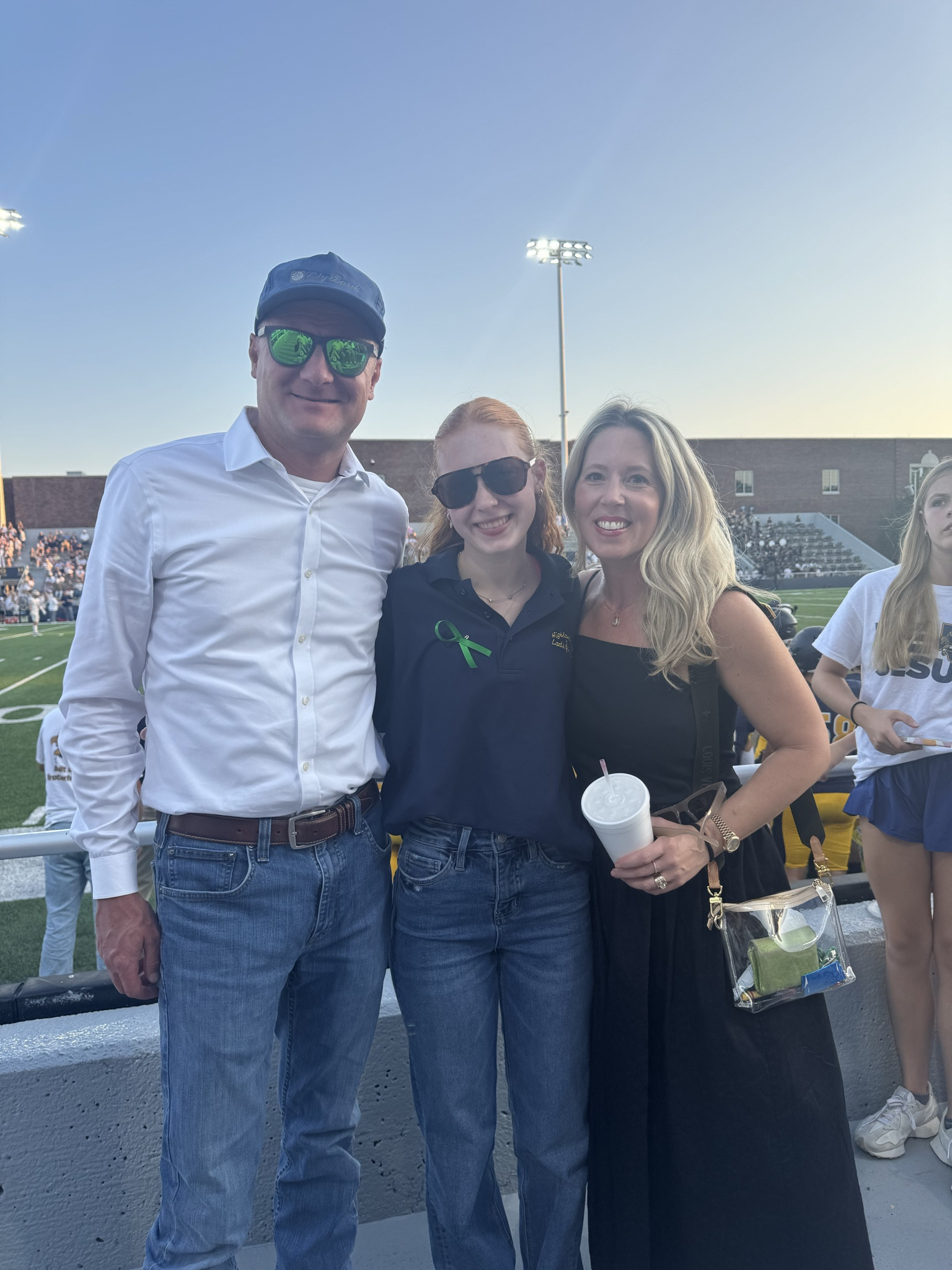 the easiest dress for any occasion! so breezy for these last 90 degree days! and of course a simple clear purse for fnl 🏈

#LTKStyleTip #LTKOver40