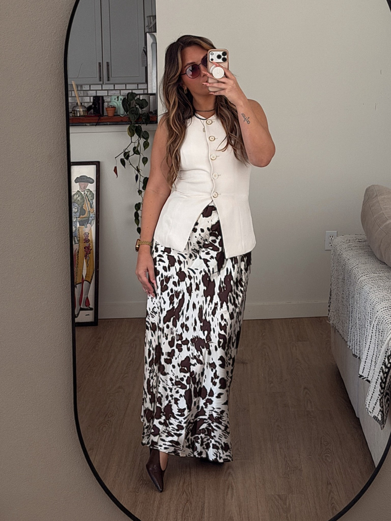 top - target (old)
skirt - nordstrom rack
heels - naturalizer
sunnies - quay

#LTKootd #LTKgrwm #LTKWorkwear