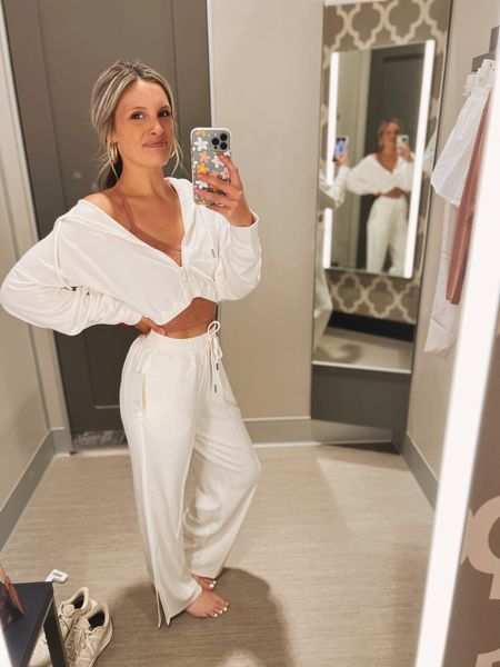 The CUTEST set from target! Wearing an xs in the bottoms and small in the top. Size small in bra, need a medium. Perfect for fall. The top is cropped! 
Target finds, target athletic, targets fashion 

#LTKSeasonal #LTKunder100 #LTKFind