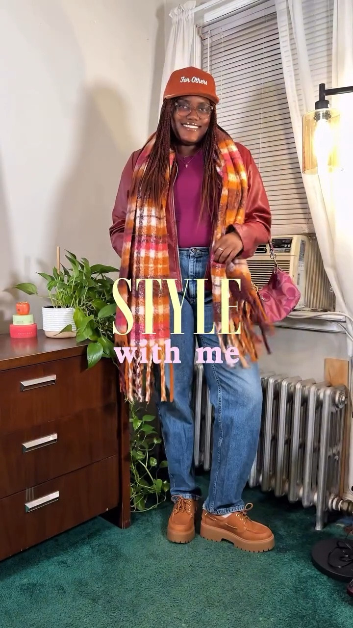 #yittyambassador | style the @yitty stretchy fit crew tee (in berry crush) with me 🍇🧺🧣🫐 so stretchy & super soft!!