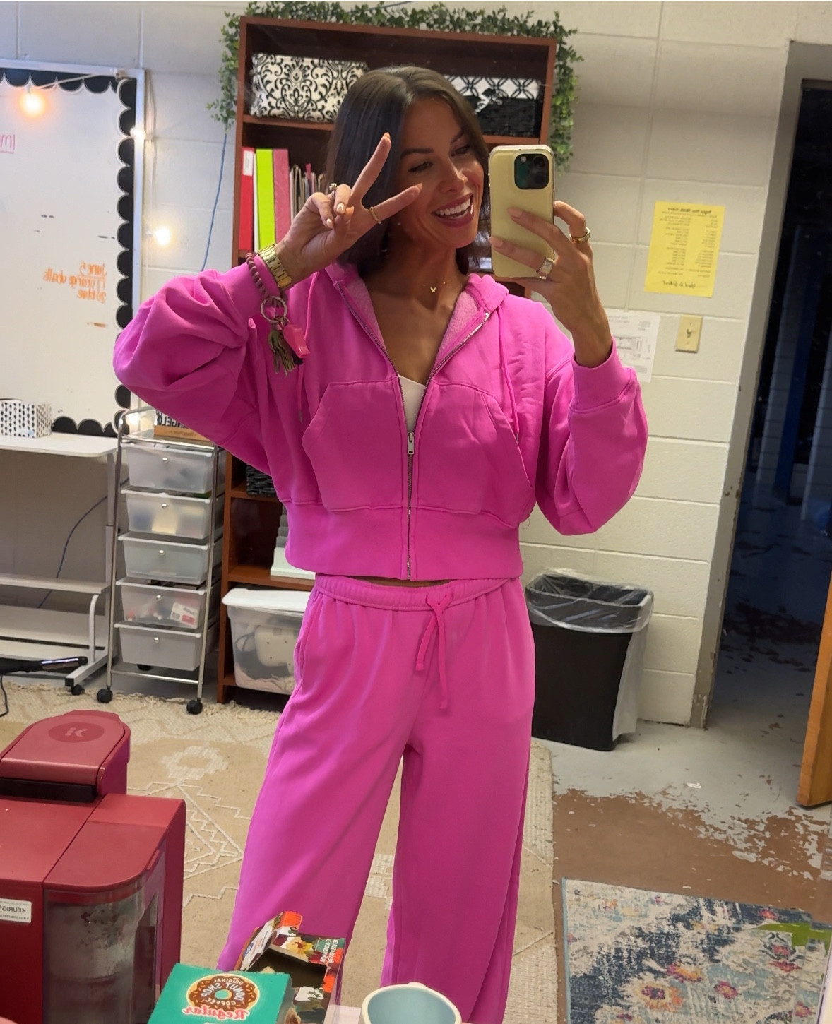 A wide leg moment for the tall girlies. Turned heads all day in this cute neon set! Wearing a TTS small in both and in length tall in the pants. 

#LTKFindsUnder100 #LTKSaleAlert #LTKActive