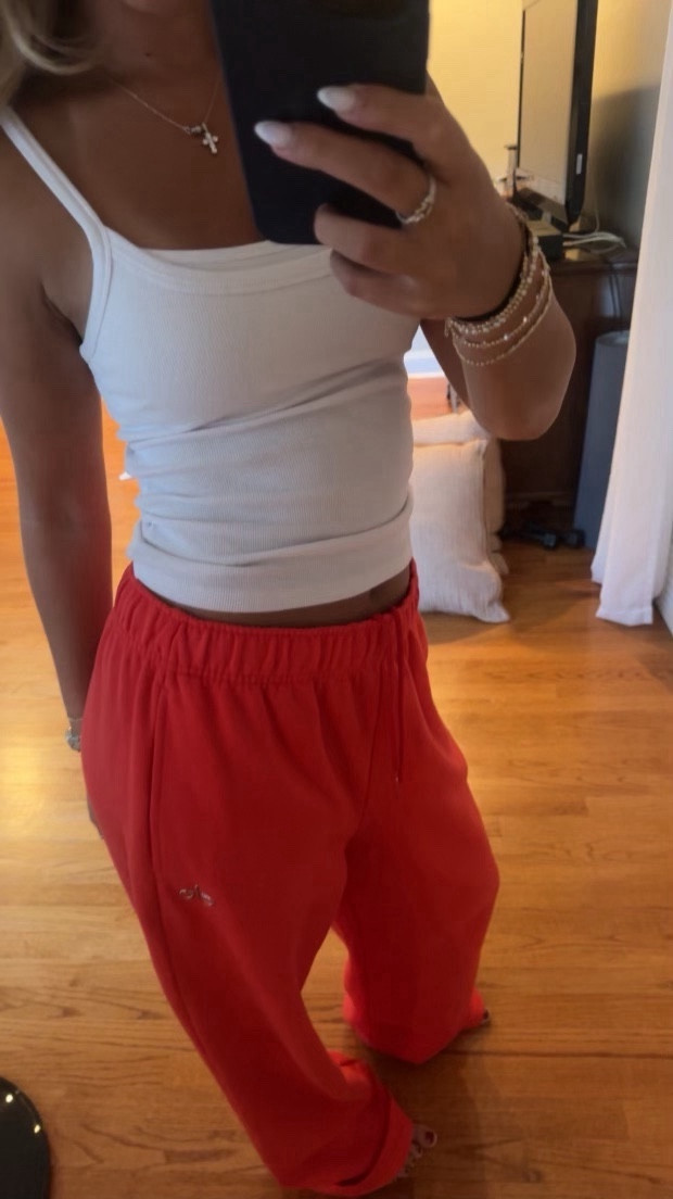 Comfy straight leg sweatpants M and white ribbed cami tank top S 🌶️ 

#LTKSeasonal #LTKstyletip #LTKActive
