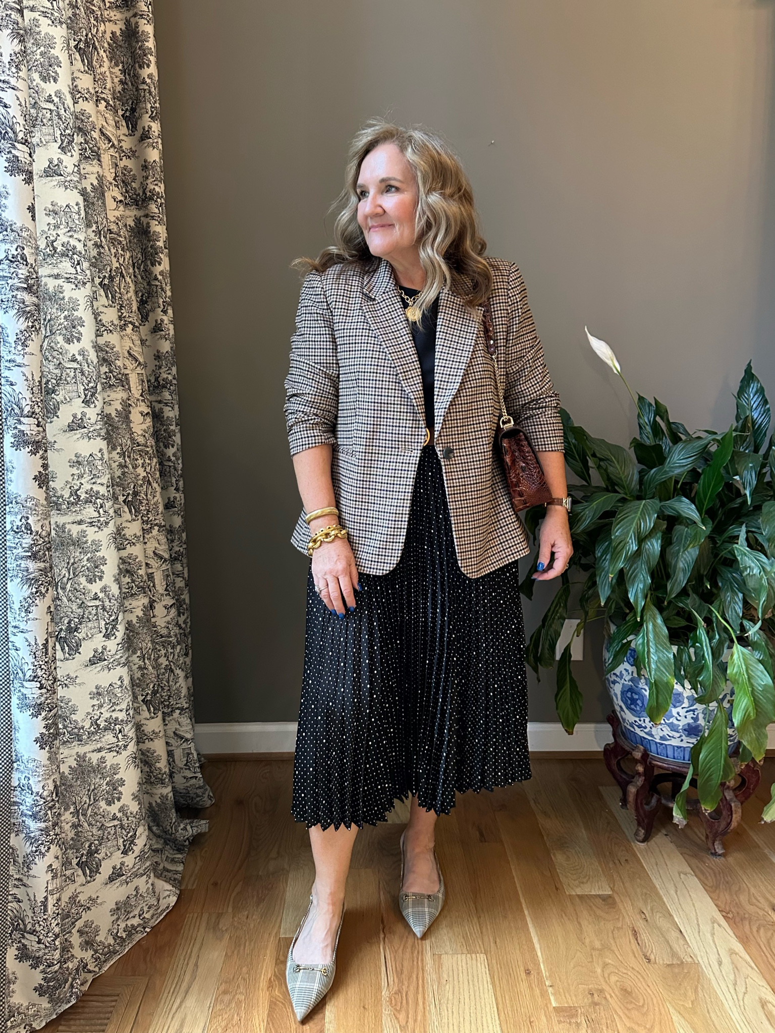 The pleated skirt has endless possibilities! Wearing a medium. True to size. Pair with a black tee and small checked plaid blazer. I’m linking several since mine is limited. It also comes in black which would be really good here too. Wearing my larger size in the blazer. 

Slingbacks are a favorite!!! Just the right amount of plaid with a small kitten heel  


Walmart fashion plaid blazer pleated skirt professional outfit Back to school back to work teacher outfit 

#LTKFindsUnder50 #LTKWorkwear #LTKOver40