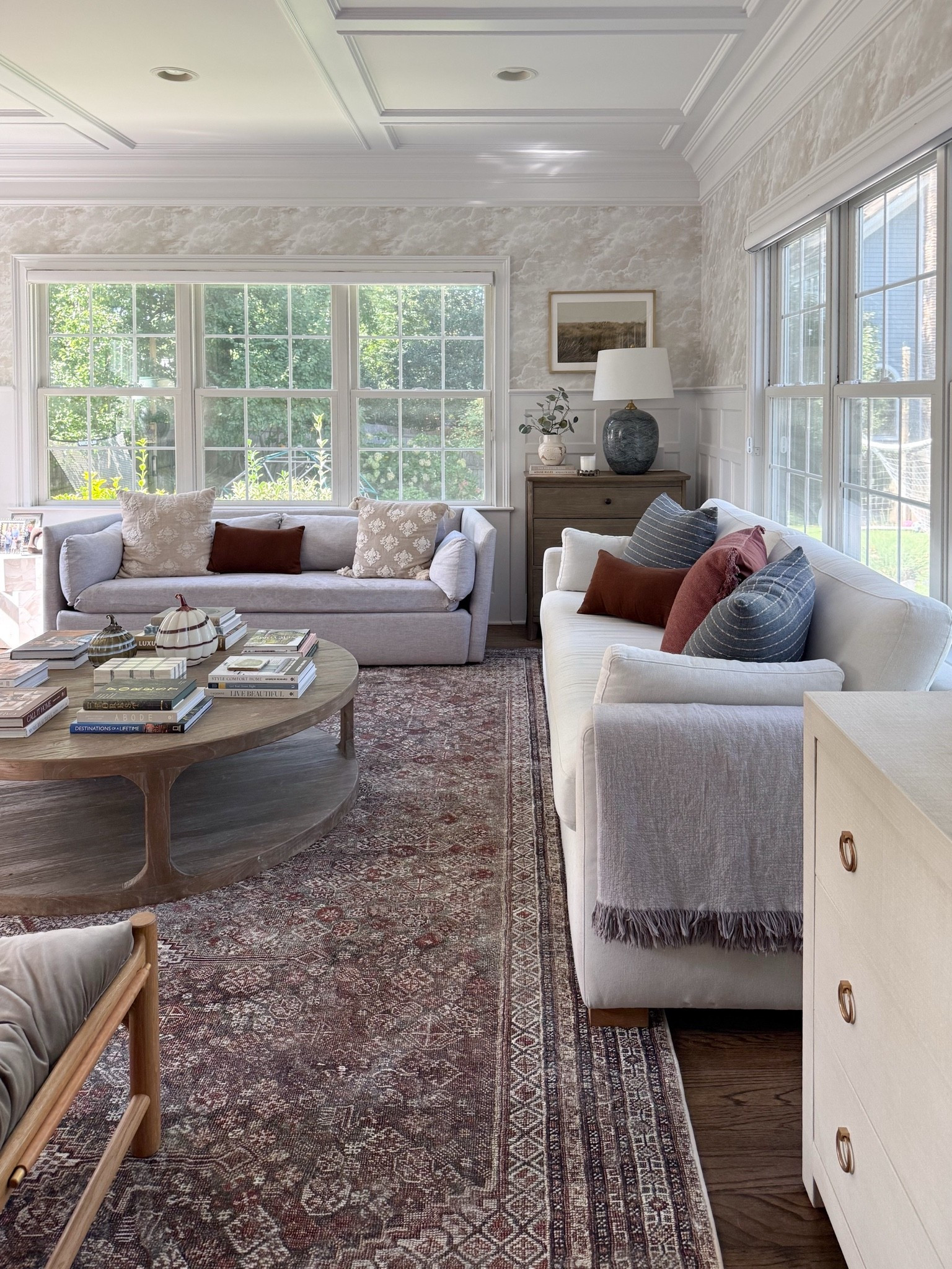 I did something crazy…. I swapped a new rug into our living room after years of living with the same rug and in afraid to admit that I LOVE it! This is fhe Bradley from @Joon Loloi x @lonefoxhome and it’s a Cloudpile beauty that feels so soft under your feet and is perfect for the cozy seasons ahead 🍂