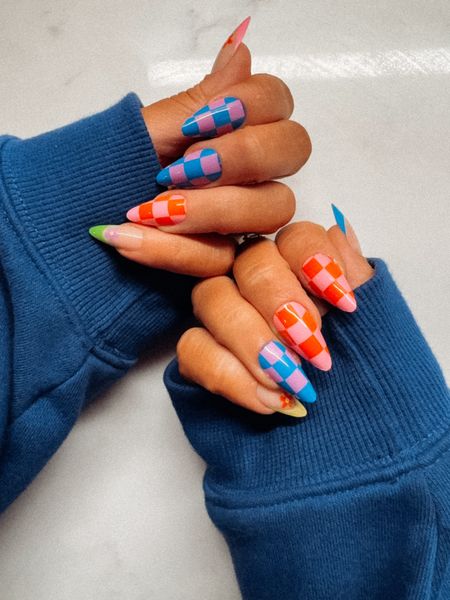 Amazon press on nails


#LTKbeauty #LTKfindsunder50 #LTKstyletip