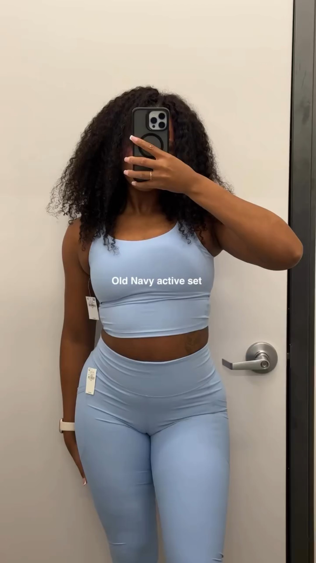 the baby blue is doing it for me! these sets are buttery soft! RUNN don’t walk. @oldnavy 

Top - XS 
Bottom- M 

#oldnavy #matchingset #clothinghaul #workoutset