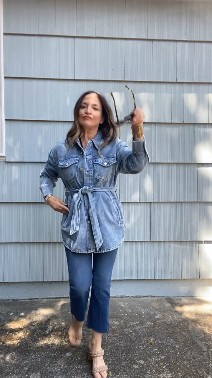 My favorite denim jacket right now - A great everyday summer to fall transition outfit. All petite sizing. I’m 5’1” - great prices and a great fit. 

Pants size 25 petite. 
Denim jacket XS petite 
Top size XS petite. 

#petite #theloft #everyday #denim #falltransition #summertofall #denimcapri 

#LTKstyletip #LTKSeasonal #LTKFind