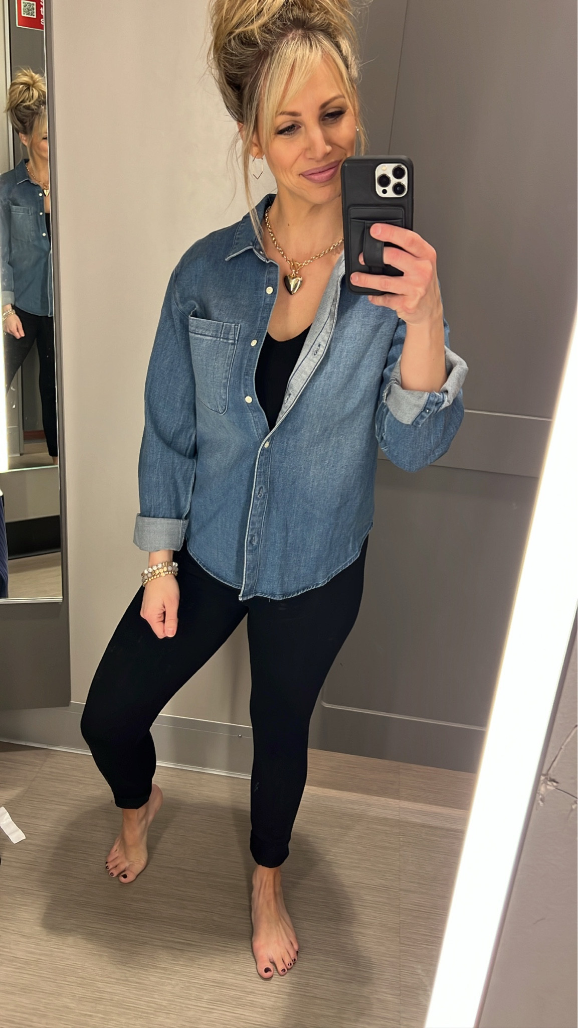 Women's Long Sleeve Classic Fit Button-Down Shirt - Universal Thread. Wearing size XS. 


#LTKfit #LTKFind #LTKstyletip