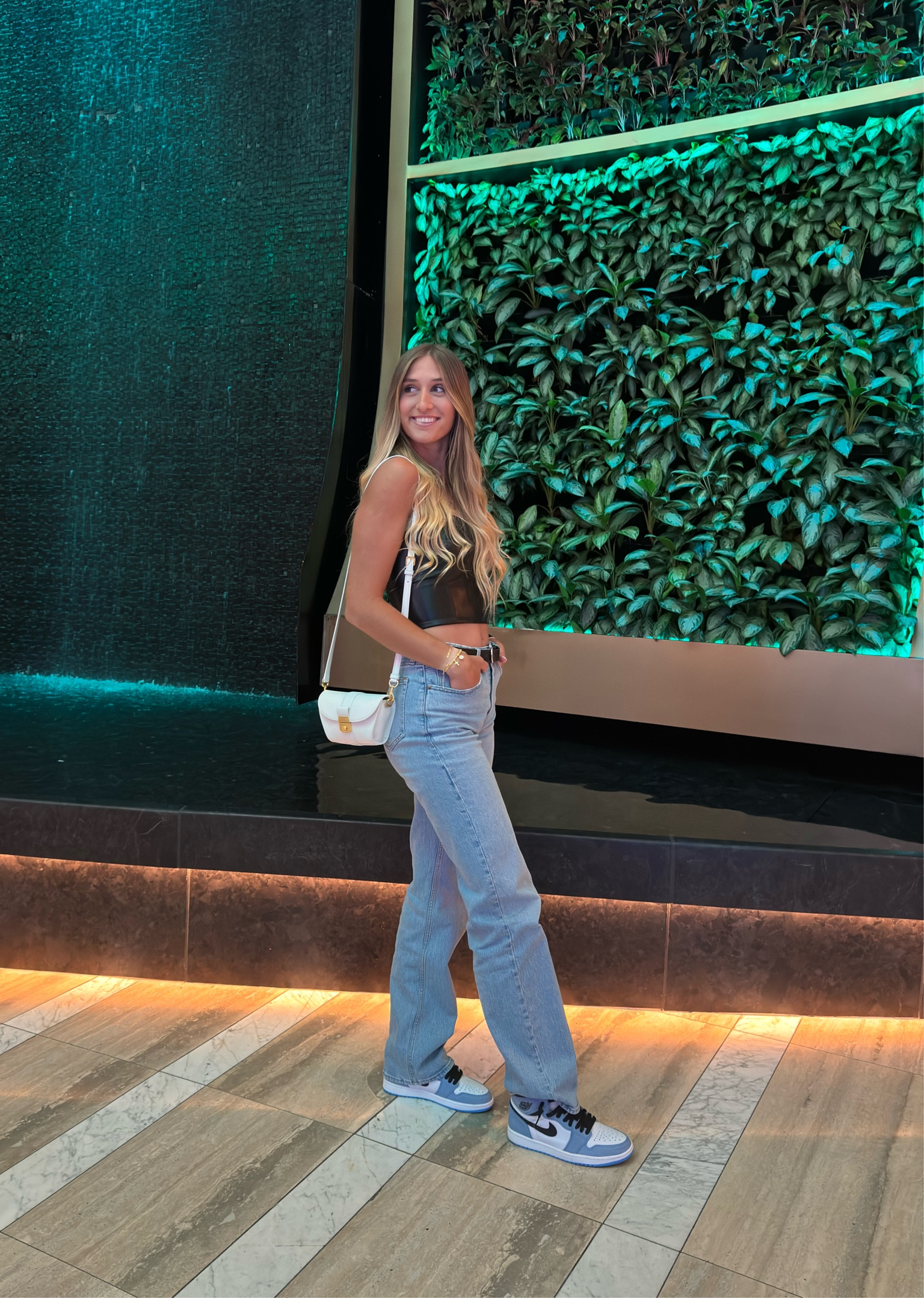 the best fitting jeans i’ve ever put on! fit me perfect in waist and bum and don’t even need a belt it just completed the fit haha

#LTKstyletip