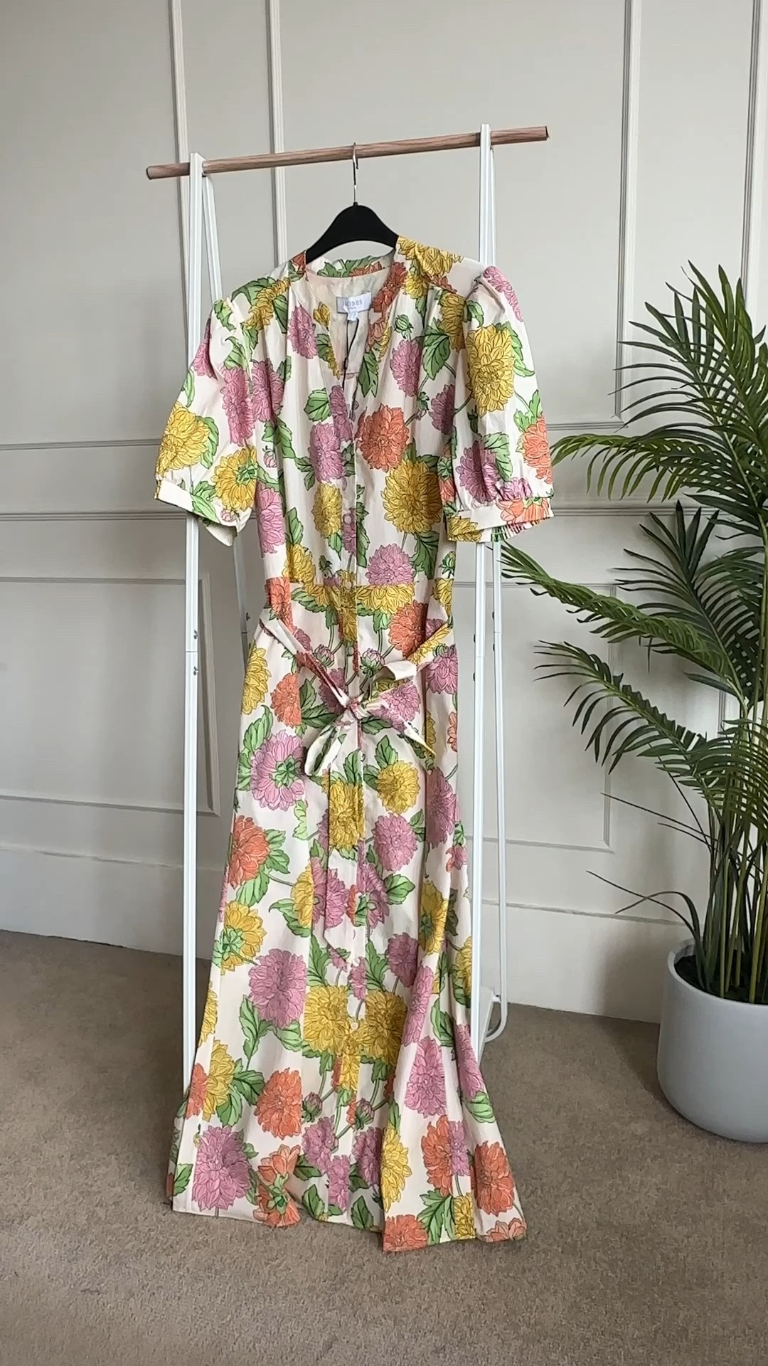 My love for a good floral dress knows no bounds and I’m absolutely spoilt for choice with this beautiful selection from @hobbslondon. 

Whether you need a last minute outfit for Royal Ascot next week or have a wedding or other special occasion to attend this summer, Hobbs have you covered from head to toe with not only the most perfect outfits but also all the hats, shoes and bags to match! 

Look 1 - Elina Dress and Chloe Fascinator. 
Look 2 - Elva Embroidered Dress and Quinn Fascinator. 
Look 3 - Eva Floral Silk Dress and Chloe Fascinator. 
Look 4 - Thea Tie Belted Dress and Chloe Fascinator. 
Look 5 - Taylor Linen Dress and Quinn Fascinator. 
In all looks - Arizona Textured Jacket, 
Lily Leather Slingbacks, Posie Woven Leather Bag. 


#LTKpartywear #LTKwedding #LTKsummer