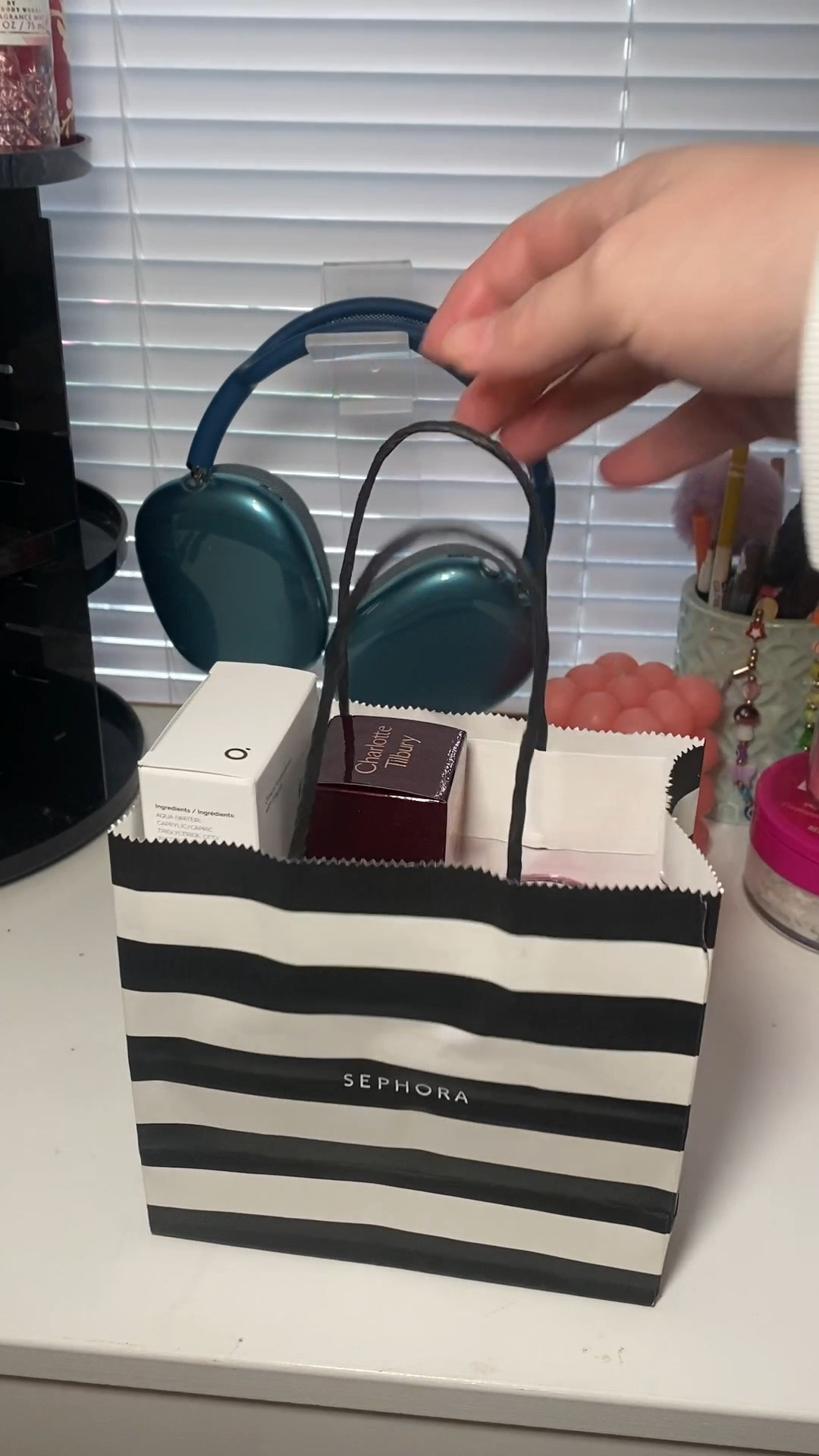 To keep my face hydrated I use these products. My skin always smells amazing and soft. Take care of your skin during this cold season! 

#LTKbeauty #LTKfindsunder100 #LTKstyletip