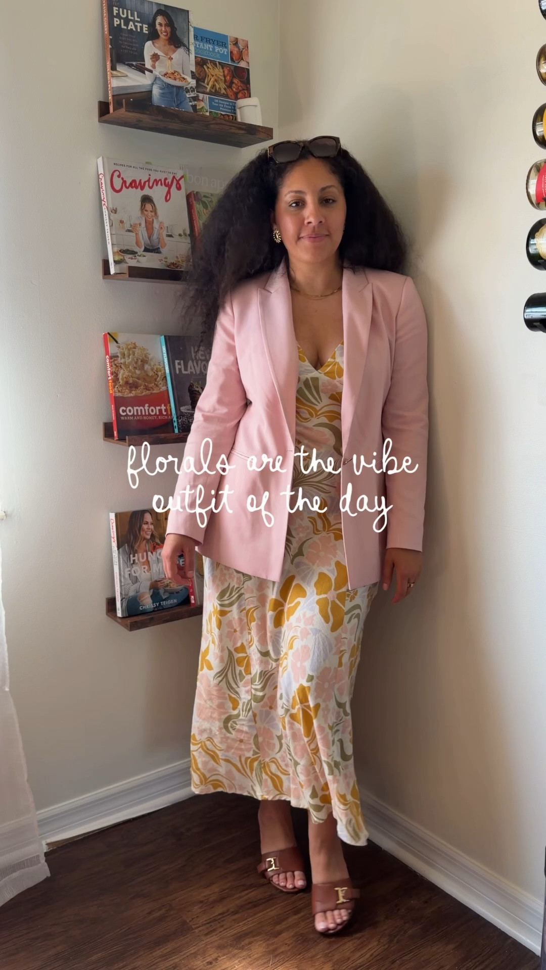 Florals 🤝 closet staples

One of my favorite spring/summer dresses that I’ve found ways to wear to work, out and about, to dinners, and more. Added this blazer to add some business casual to this look — 10/10 on the blazer.

#LTKootd #LTKMidsize #LTKWorkwear