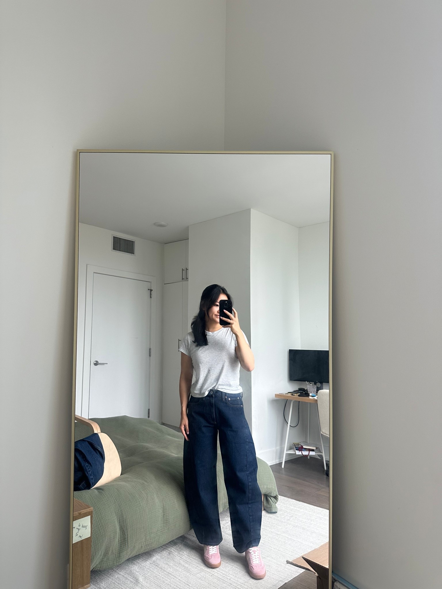 BARREL JEANS wearing 26 short - mid rise in color RINSE