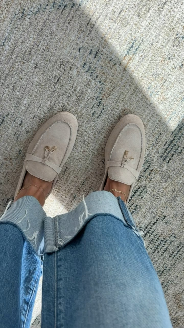 These Amazon loafers are such a good find for heading into fall. The soft neutral suede look works with denim, trousers, or dresses, and the little bow detail makes them feel more special than a basic loafer.

Amazon fashion find, Amazon loafers, suede loafers, neutral shoes, comfortable flats, fall shoes, women’s loafers, casual fall outfit, everyday flats, fall fashion, Amazon style, annabrstyle

#LTKWorkwear #LTKOver40 #LTKootd