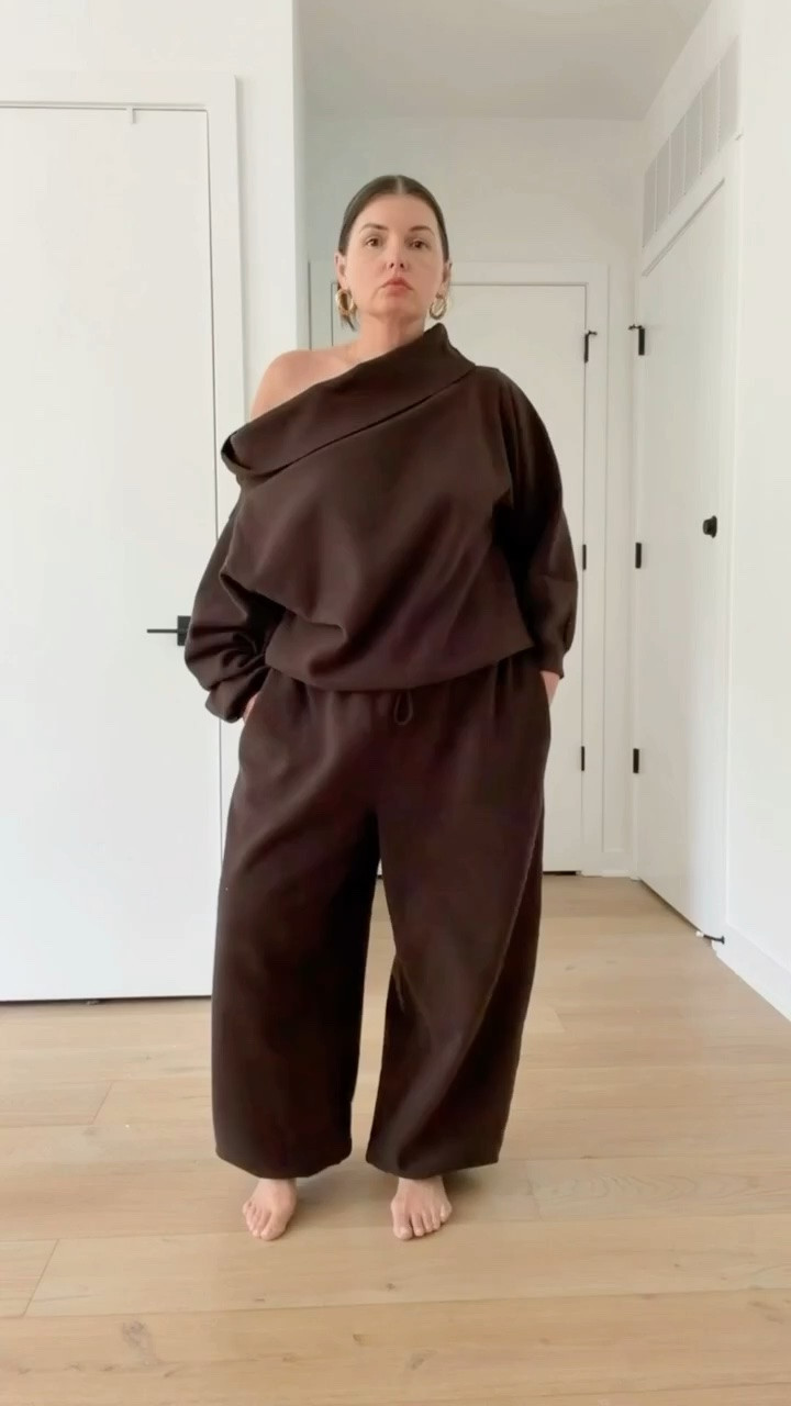 Fall outfit 
Off the shoulder fleece