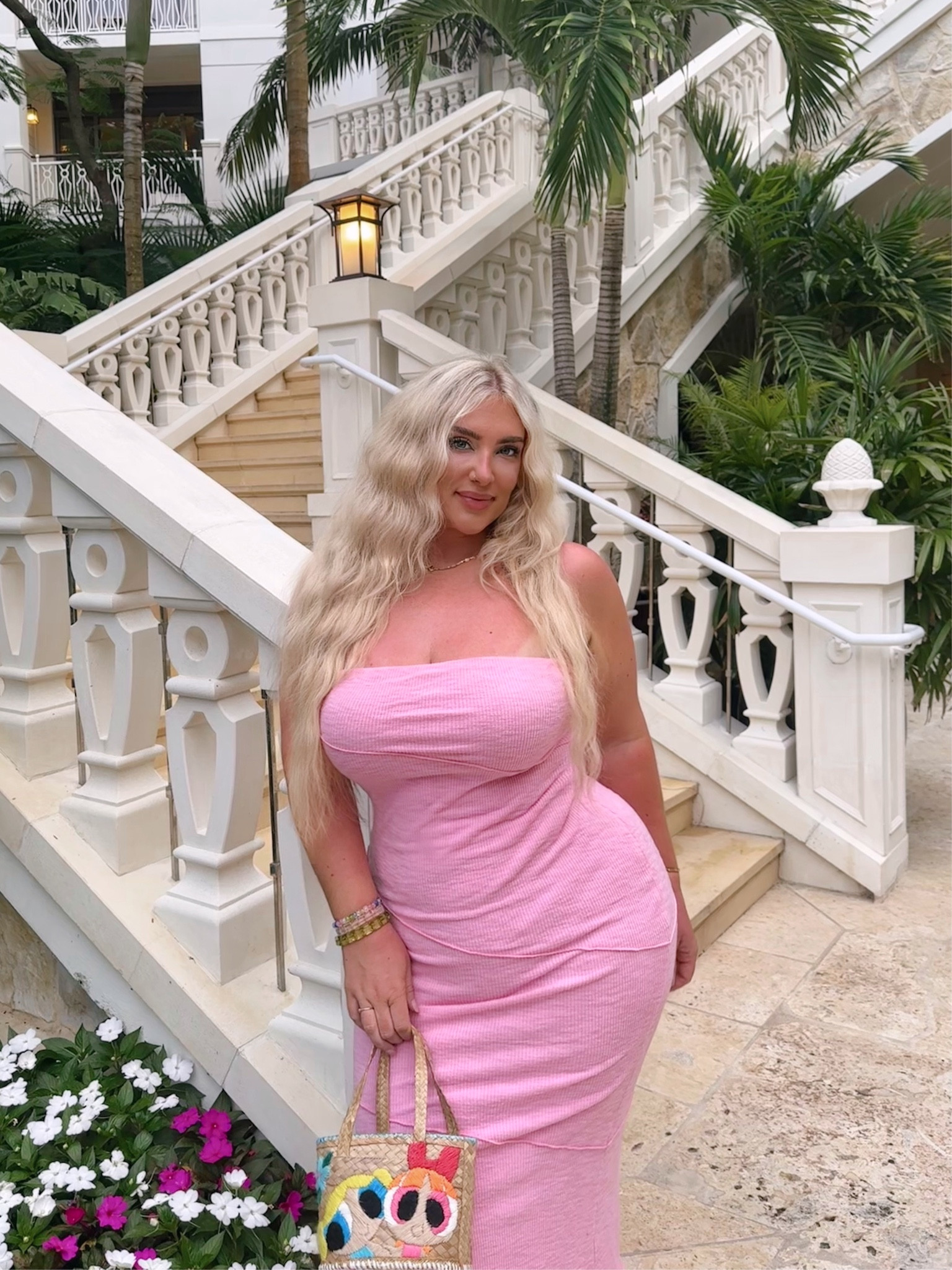 Barbie goes on vacation 

Barbie style 
Midsize vacation 
Curvy fashion 
Size 12

#LTKstyletip #LTKcurves #LTKtravel