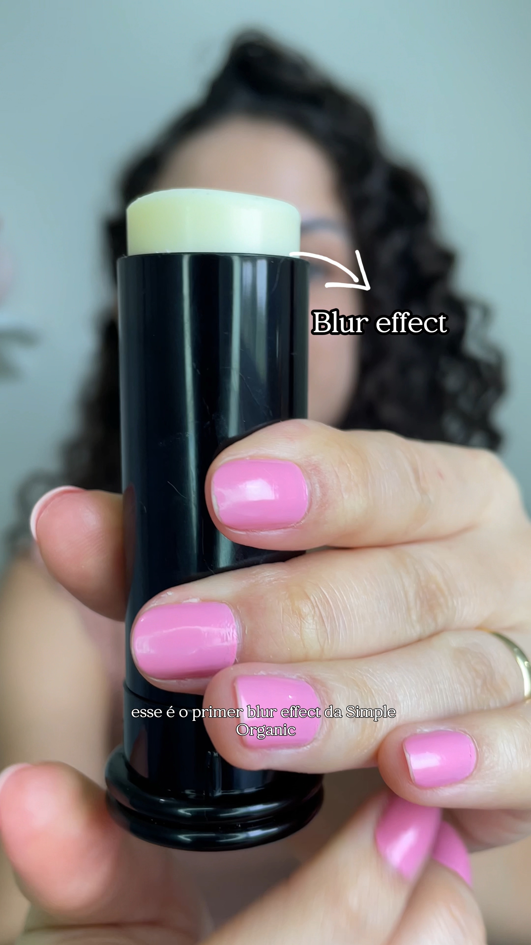 Além de primer, esse produto também é tratamento! Ele tem niacinamida em sua composição, composto excelente para peles sensíveis. Ajuda a controlar oleosidade e espinhas, e disfarça muito bem os poros do rosto! 

#LTKbeauty #LTKbrasil