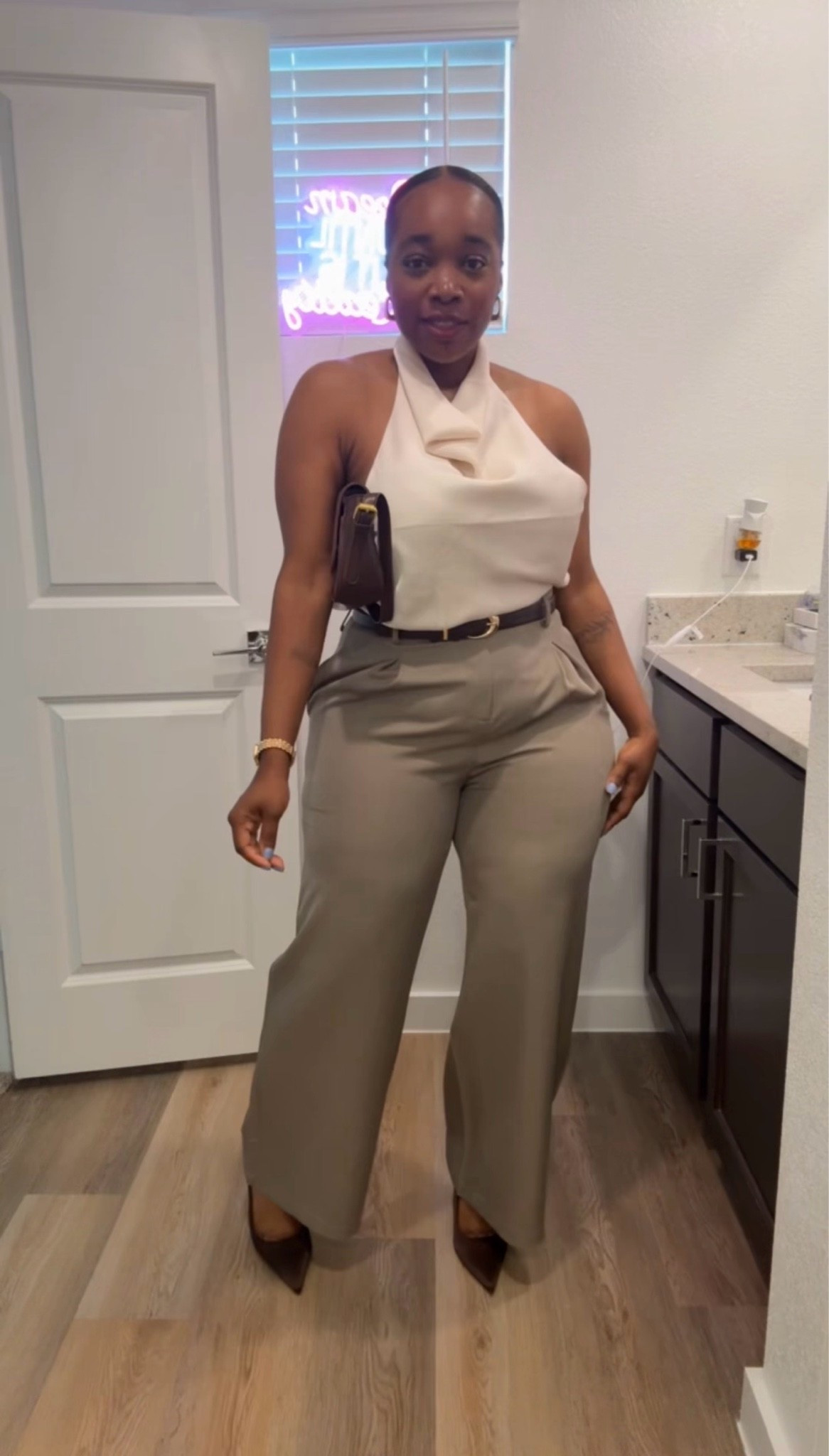 Wide-leg trousers, neutral tones, and classic accessories never miss. ✨

#OldMoneyStyle
#MidsizeFashion
#ElevatedStyle

#LTKWorkwear #LTKU #LTKMidsize