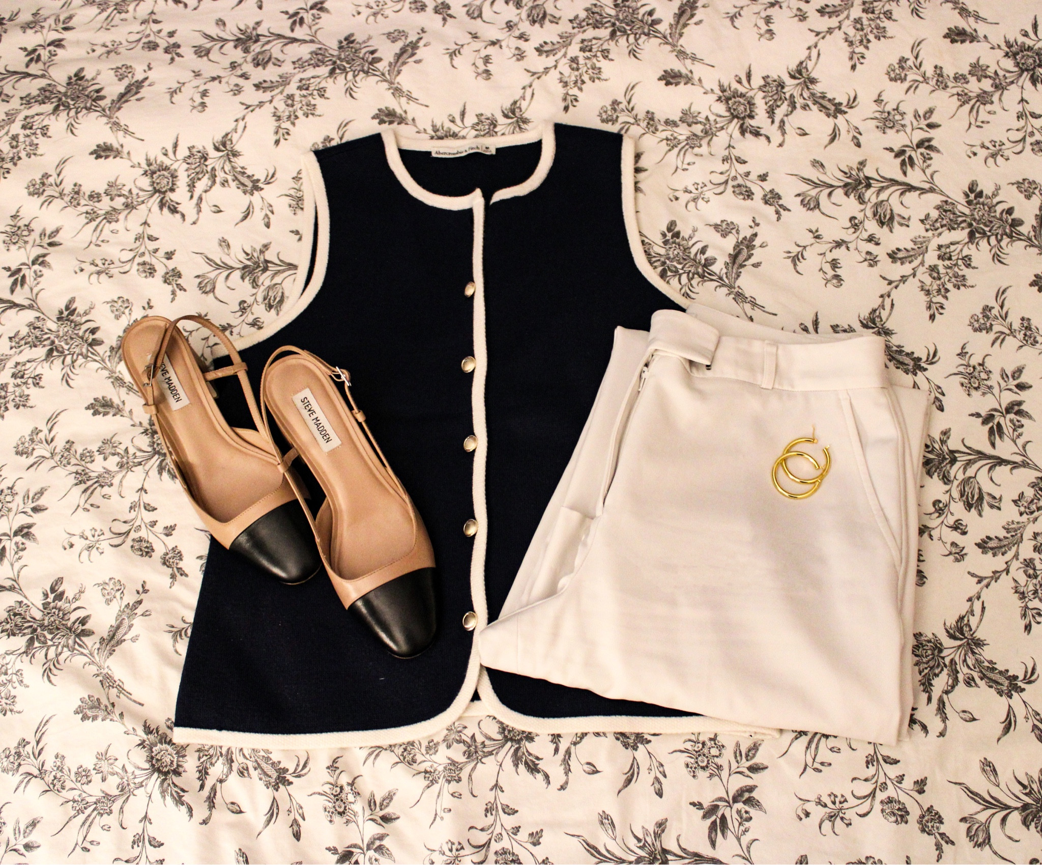 Fall outfits that you can wear right now.

Being in the office all day with the air conditioning blasting, always makes me want to layer for the day especially in August. 

This outfit is perfect for the weather now but helps you get in the mood for fall.

#LTKMidsize #LTKSeasonal #LTKBacktoSchool