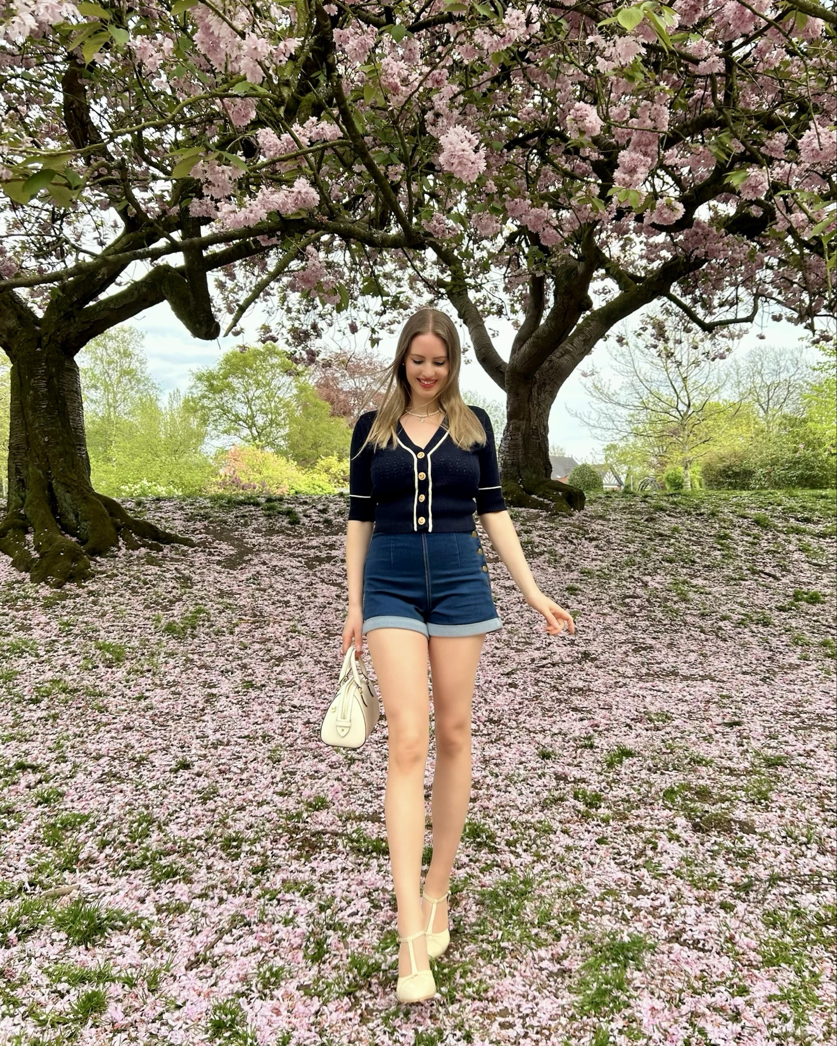 My favourite season 🌸🌿

In love with this spring look in collaboration with @topvintage_boutique @topvintage_store AD They have the most gorgeous collection of vintage-inspired high-quality clothing, shoes and accessories 🌹

Cardigan, denim shorts & leather heels received from @topvintage_boutique AD

#topvintagestyle #vintage #vintagefashion #springfashion #nature

#LTKshoes #LTKspring #LTKstyletip
