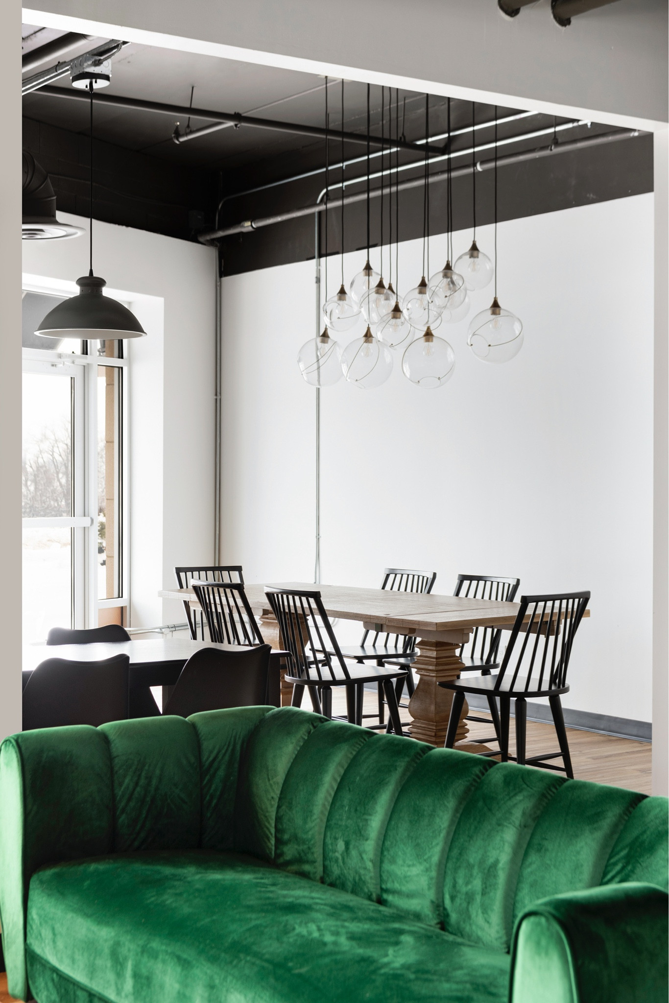 Lighting combo, coffee shop vibes 