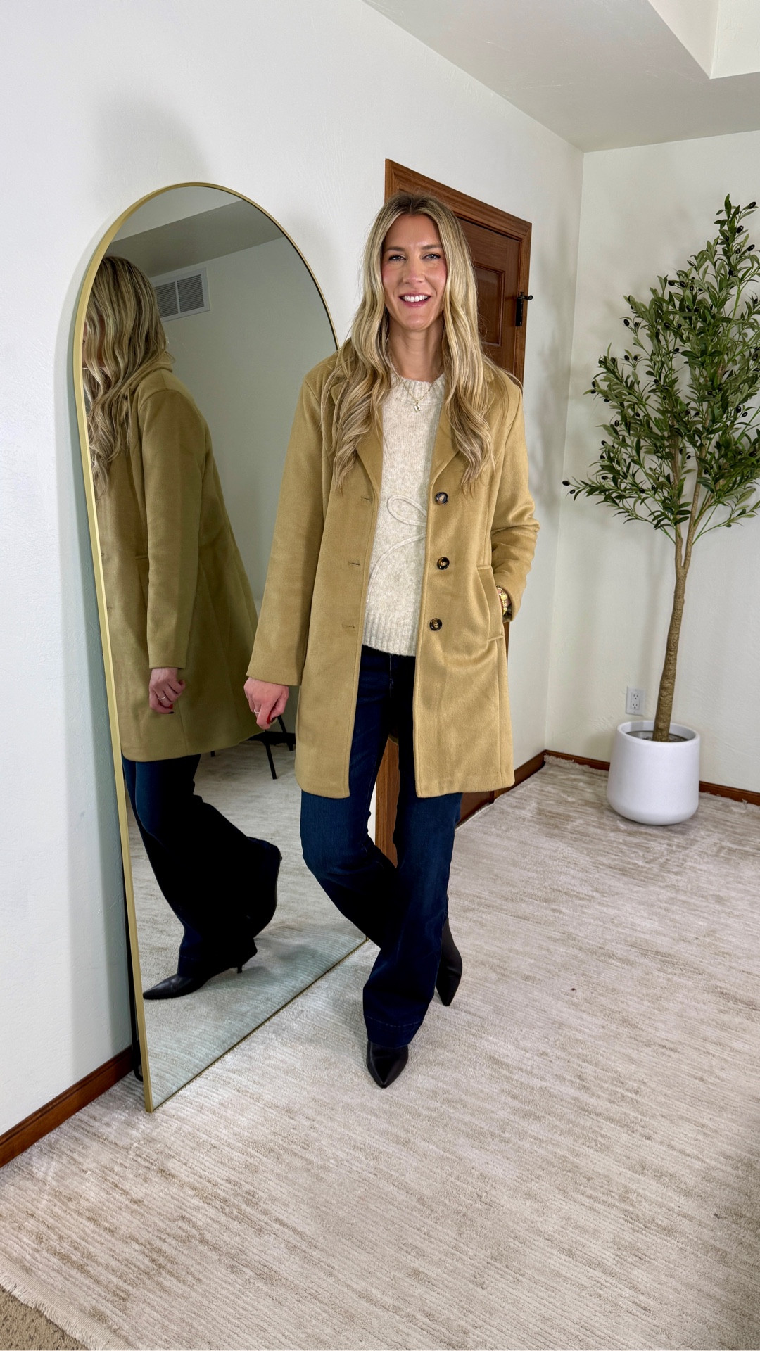 Walmart jeans up to 38” inseam for us tall girls! Yes they do exist! 

Wearing my true 8/29 and 36” inseam in jeans, 0x in sweater and true medium in coat. 

@walmart 
#walmartpartner 
#walmartstyle


#LTKTall #LTKMidsize #LTKHoliday